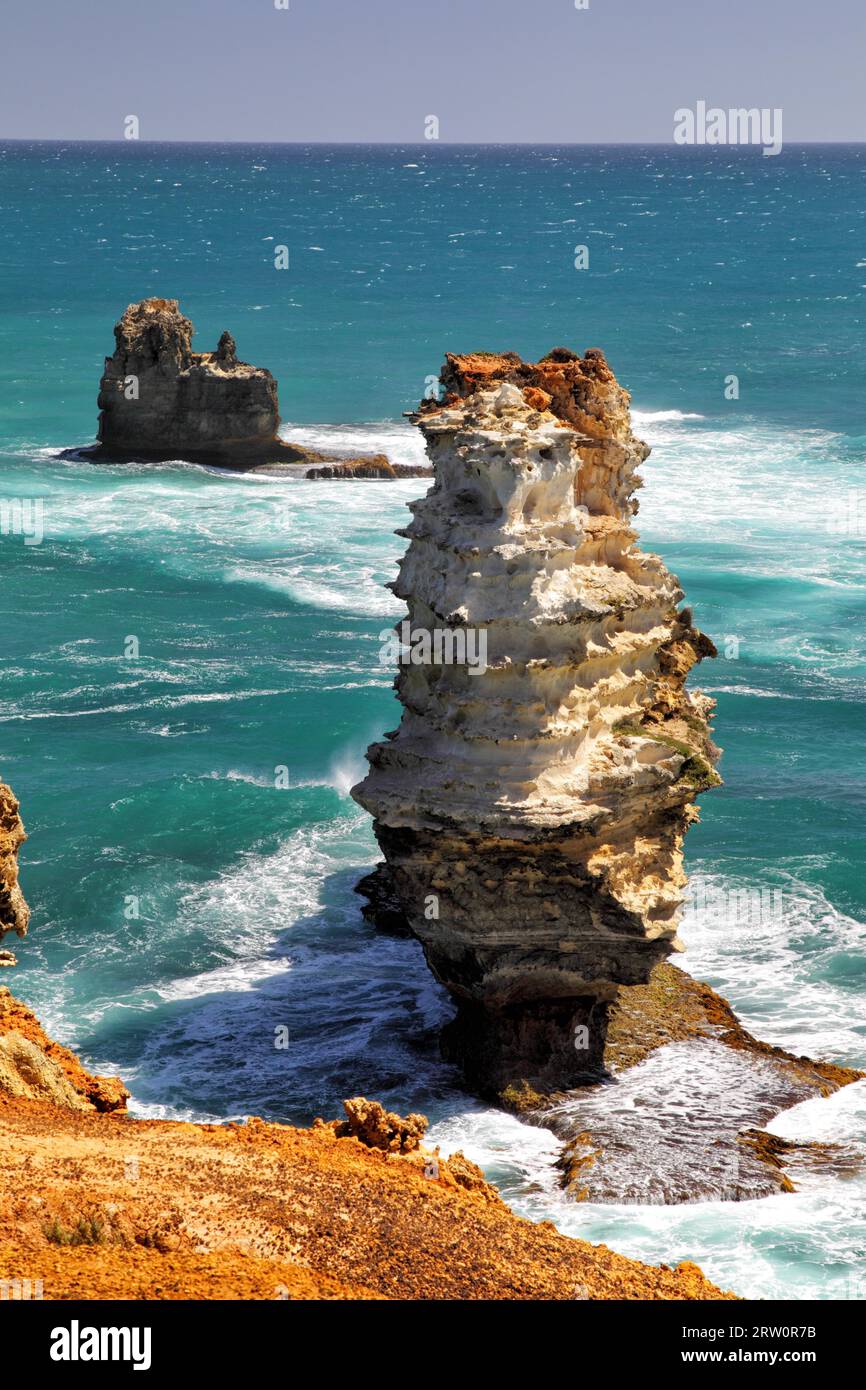 Formazioni rocciose presso il punto panoramico della Baia delle Isole nel Parco Nazionale di Port Campbell sulla Great Ocean Road a Victoria, Australia Foto Stock