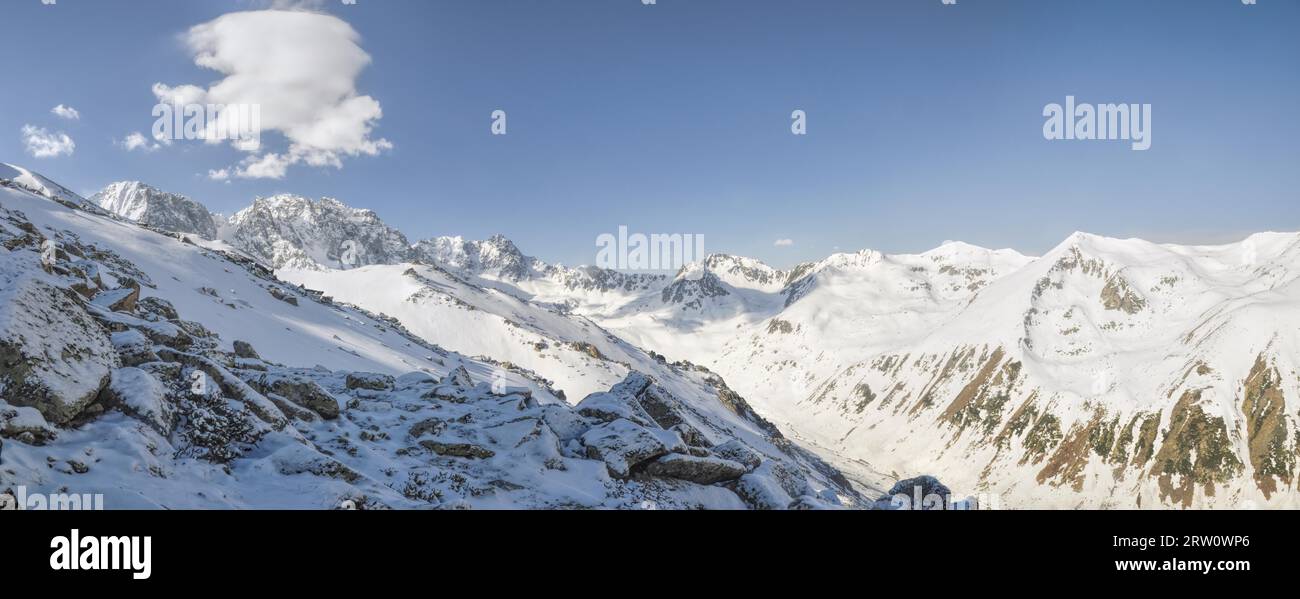 Scenic panorama di sole montagne Kackar in Turchia Foto Stock