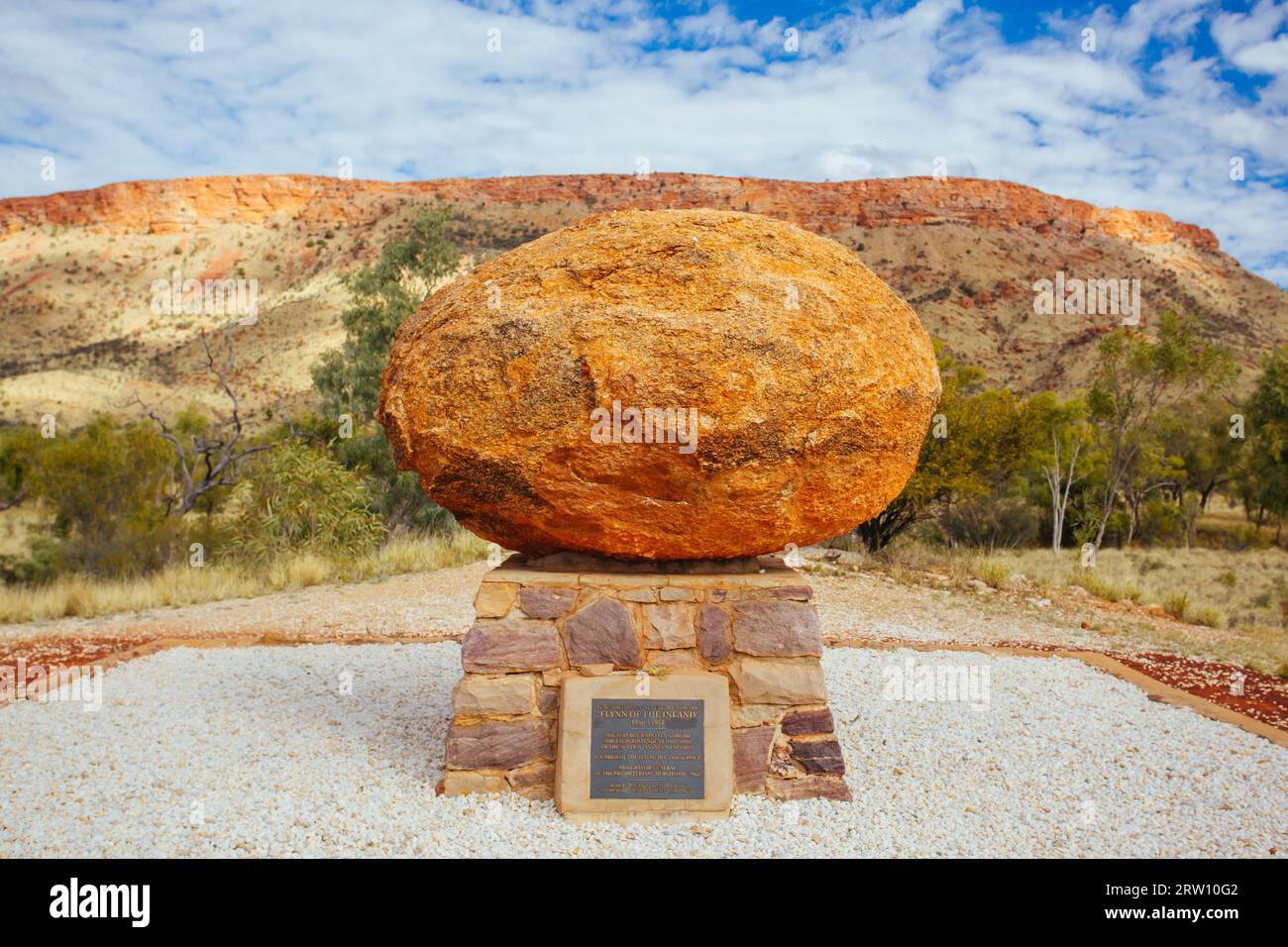 Il luogo di riposo finale di Flynn of the Inland, fondatore del Flying Doctor Service, vicino Alice Springs, territorio del Nord, Australia Foto Stock