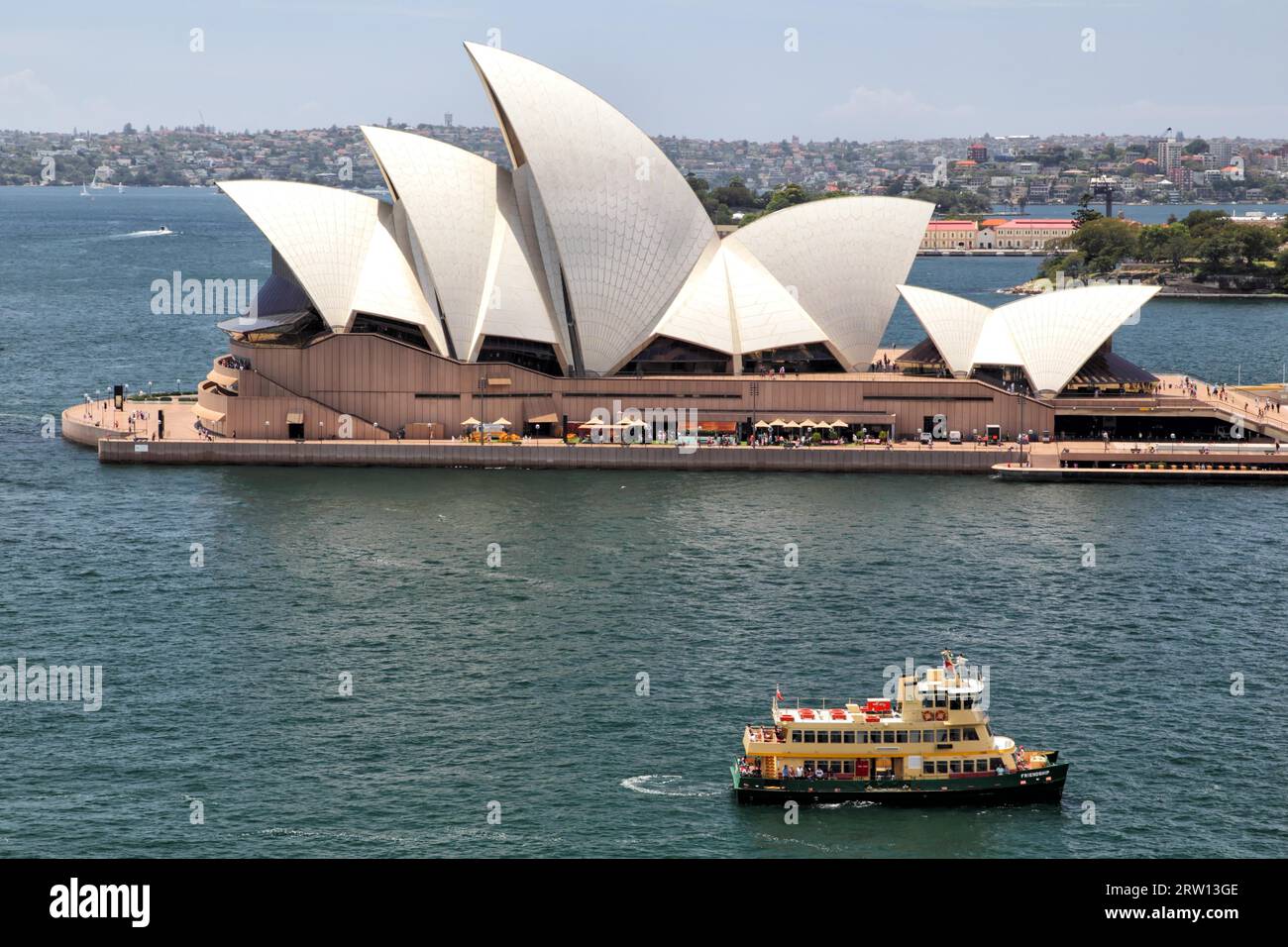 La Sydney Opera House sul Sydney Harbour, Australia, vista dal Sydney Harbor Bridge Foto Stock