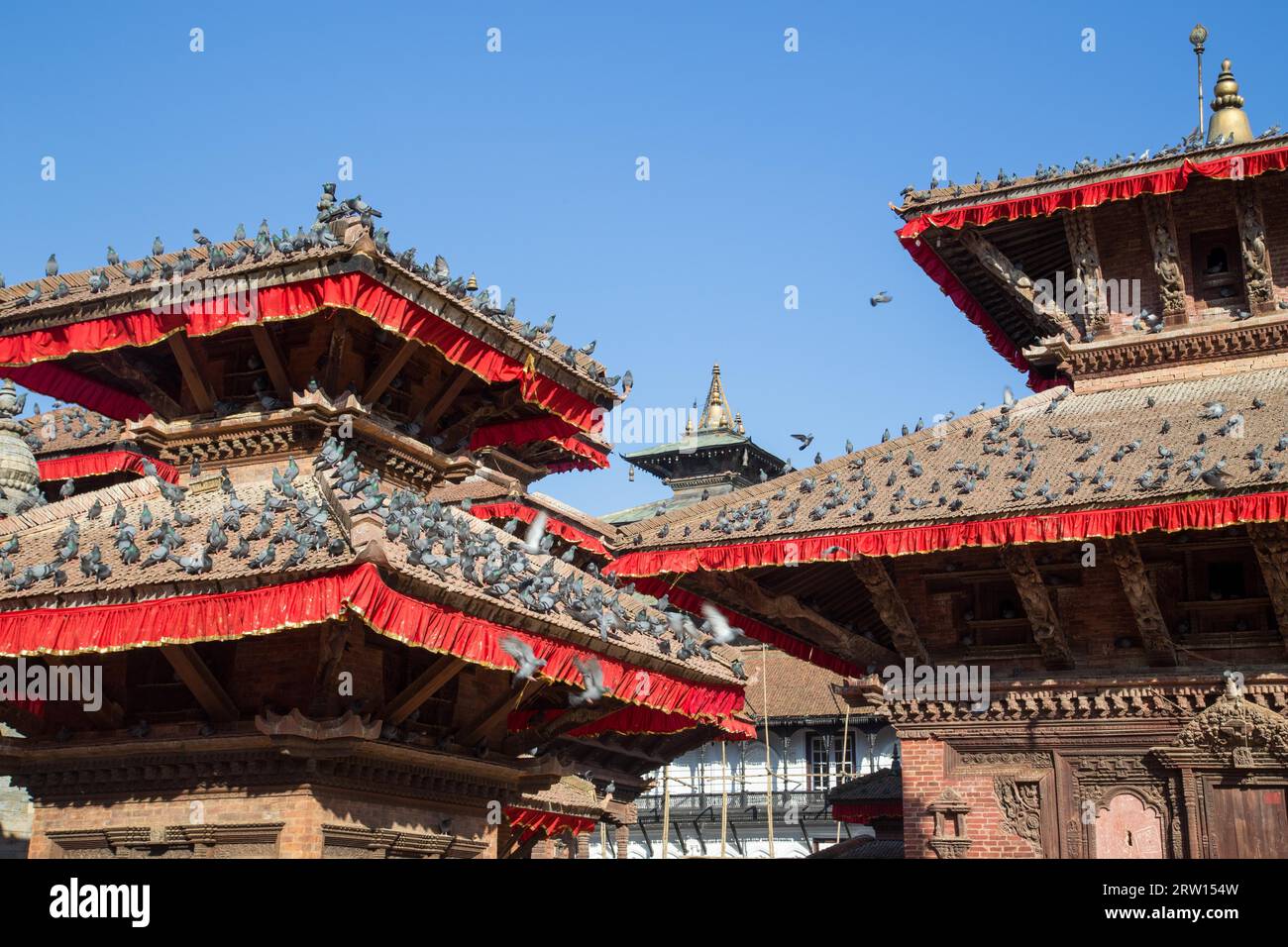 Kathmandu, Nepal, 19 ottobre 2014: I tetti di due pagode su Kathmandu Durbar Square Foto Stock