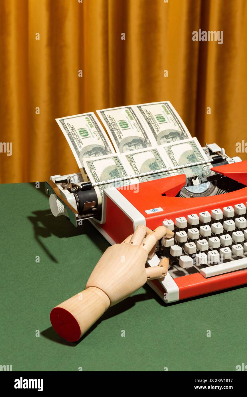 I dollari sono stati digitati in retro Typewriter. Foto di alta qualità Foto Stock