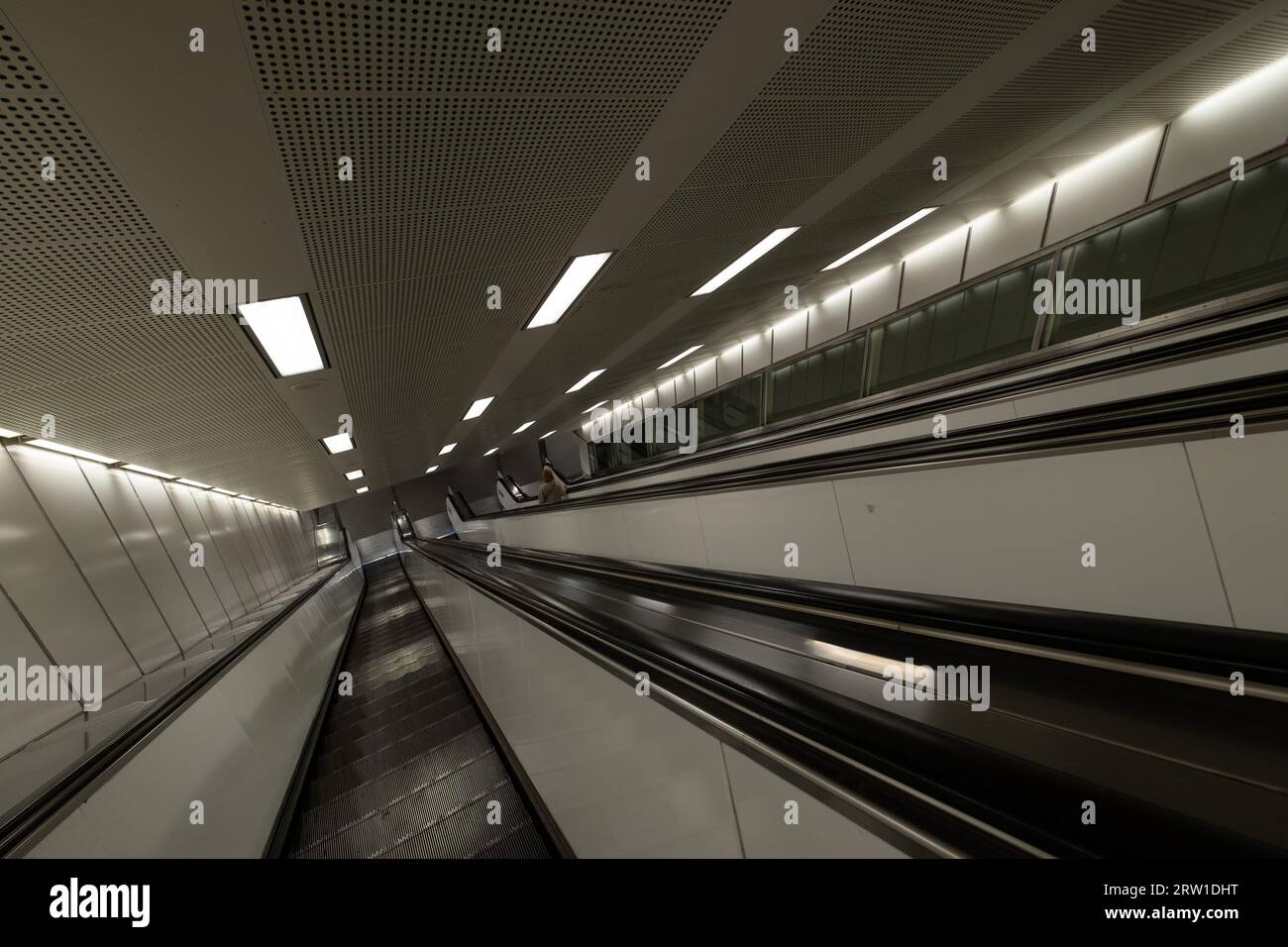 20.06.2022, Germania, Amburgo, Amburgo - Escalatore fino a una stazione della metropolitana. 00A220620D644CAROEX.JPG [VERSIONE DEL MODELLO: NON APPLICABILE, PROPERTY REL Foto Stock