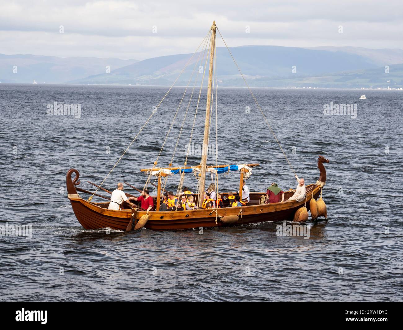 Una replica della nave vichinga al Viking Festival di Largs sulla costa occidentale delle Scotlands, Regno Unito. Foto Stock
