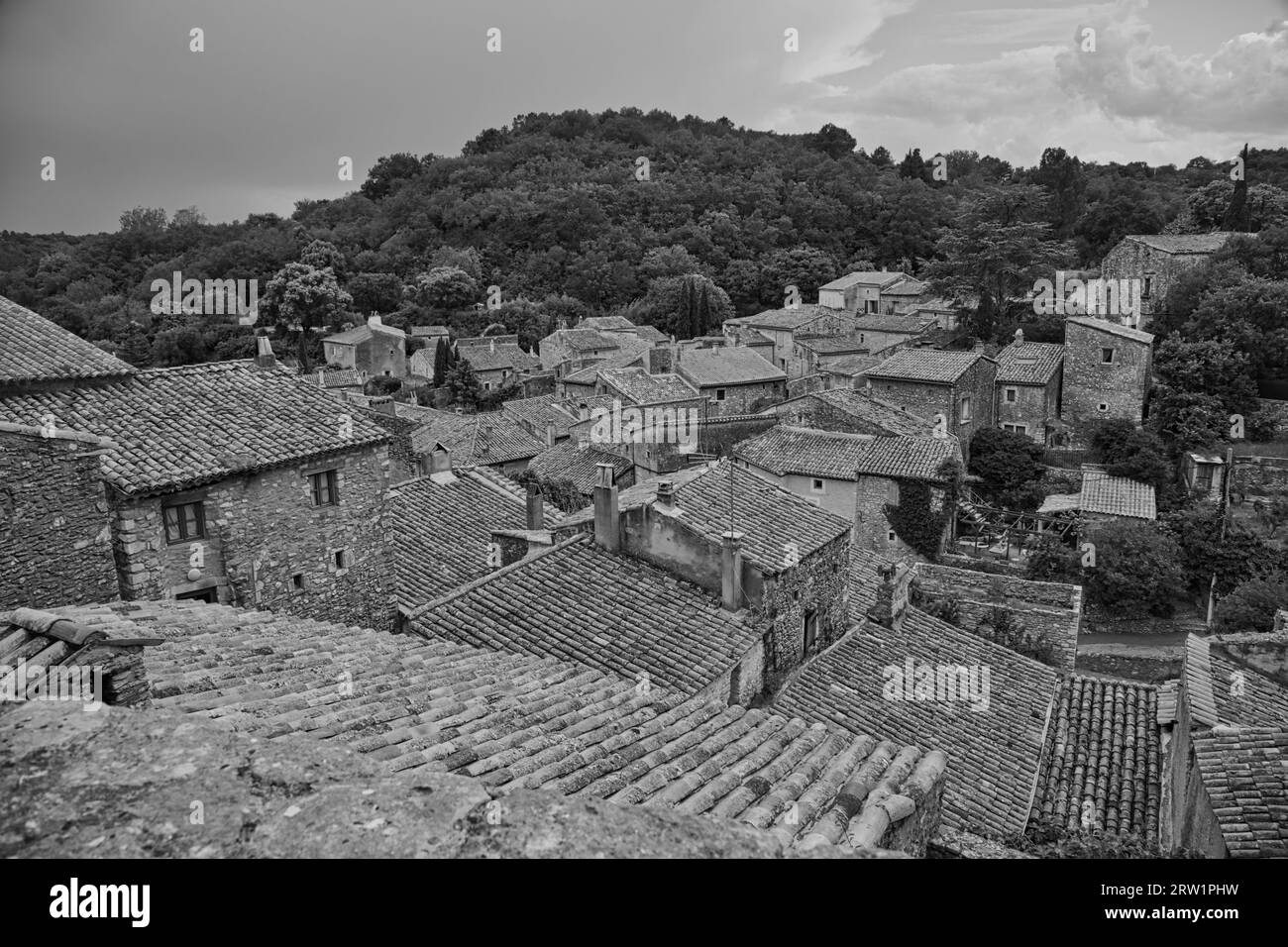 sopra i tetti di uno dei più bei vecchi villaggi francesi: saint-montan Foto Stock