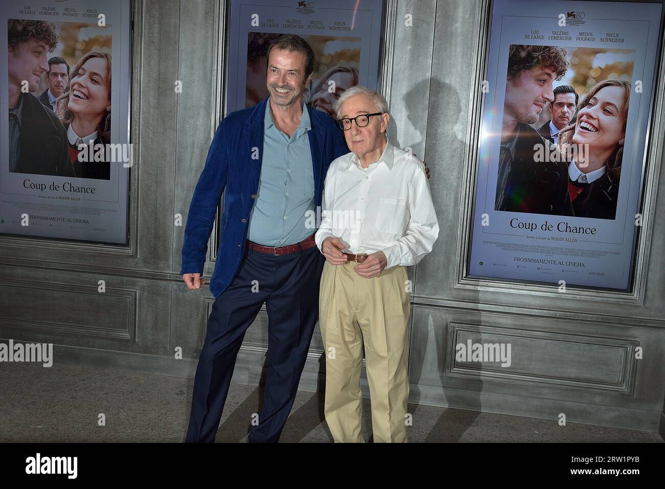 Roma, Italia. 15 settembre 2023. ROMA, ITALIA - 15 SETTEMBRE: Il regista Woody Allen e Andrea Occhipinti partecipano al photocall "Coup de Chance" al Cinema quattro Fontane il 15 settembre 2023 a Roma. Credito: dpa/Alamy Live News Foto Stock