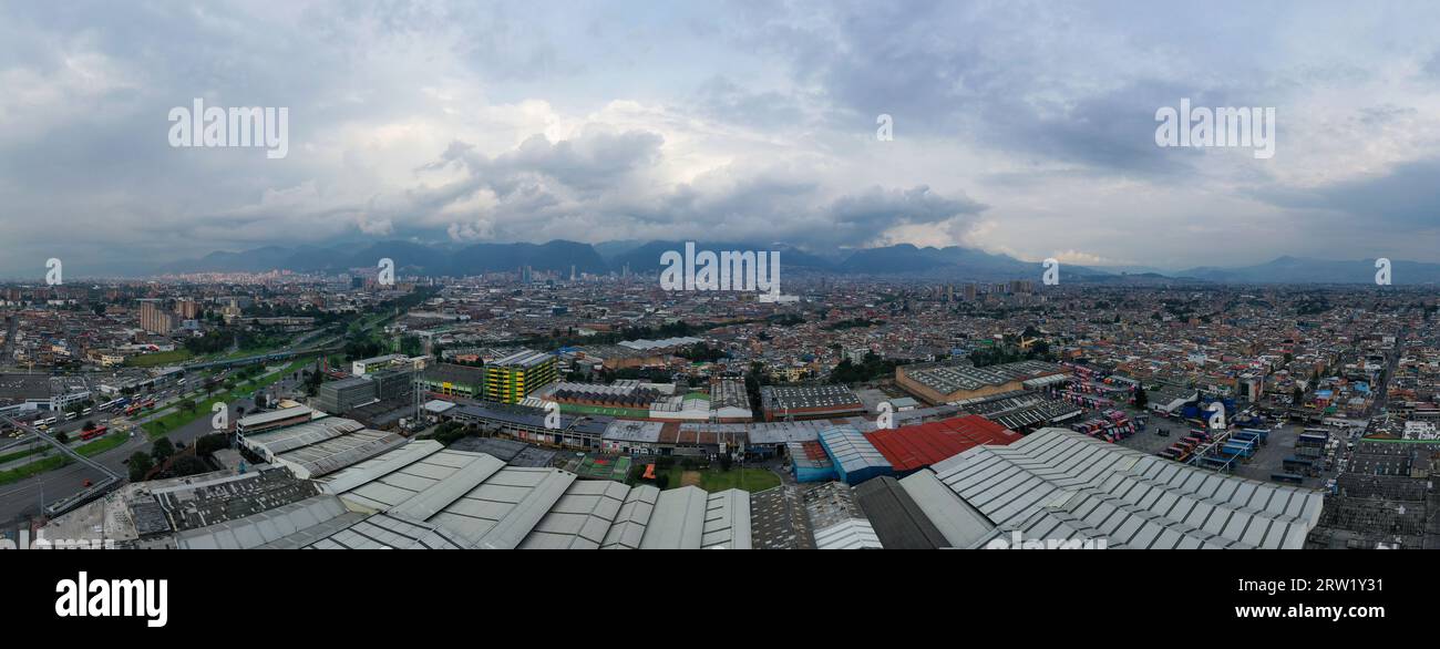 Vista aerea panoramica del paesaggio urbano di Bogotà, la capitale della Colombia. Foto Stock