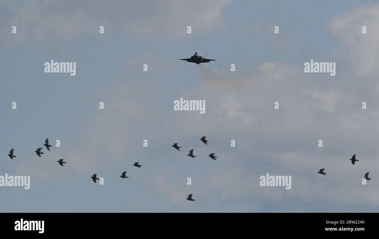Mosnov, Repubblica Ceca. 16 settembre 2023. Primo giorno dei giorni NATO a Ostrava e Czech Air Force Days, il più grande evento di sicurezza in Europa all'aeroporto di Mosnov, Repubblica Ceca, 16 settembre 2023. Nella foto il team dimostrativo F-35A (U.S. Air Force, USA). Crediti: Jaroslav Ozana/CTK Photo/Alamy Live News Foto Stock