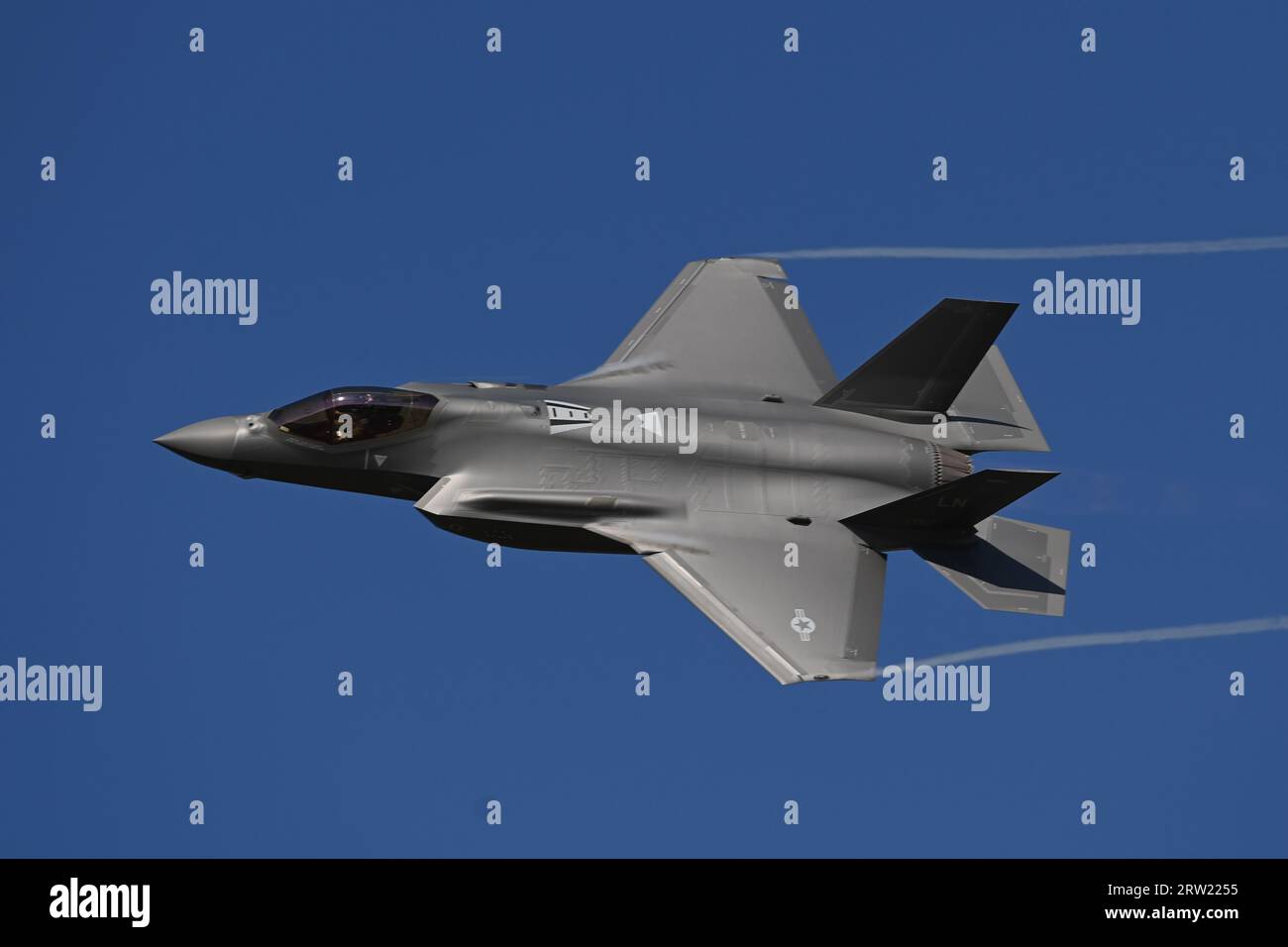 Mosnov, Repubblica Ceca. 16 settembre 2023. Primo giorno dei giorni NATO a Ostrava e Czech Air Force Days, il più grande evento di sicurezza in Europa all'aeroporto di Mosnov, Repubblica Ceca, 16 settembre 2023. Nella foto il team dimostrativo F-35A (U.S. Air Force, USA). Crediti: Jaroslav Ozana/CTK Photo/Alamy Live News Foto Stock