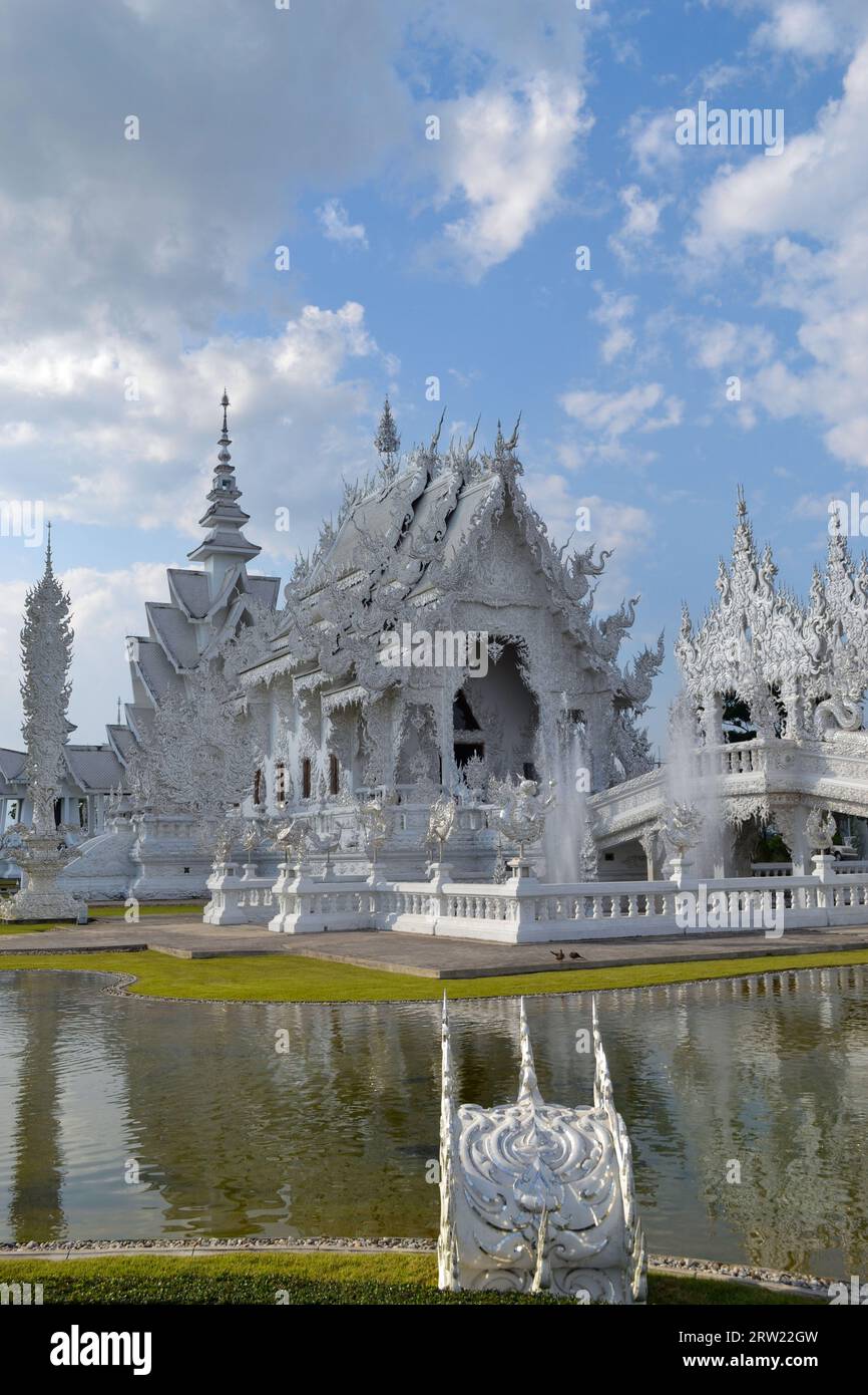 Il tempio buddista Wat Rong Khun vicino a Chang Rai (Thailandia) Foto Stock