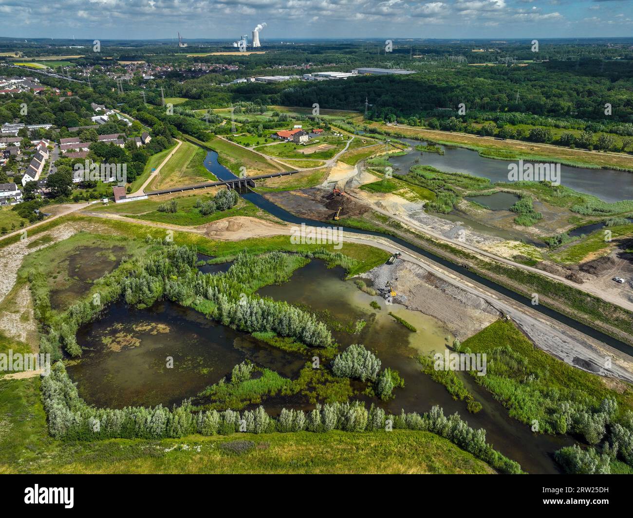 06.07.2023, Germania, Renania settentrionale-Vestfalia, Dortmund / Castrop-Rauxel - Renaturazione dell'Emscher, bacino di ritenzione delle inondazioni HRB Mengede. Un nuovo floodpl Foto Stock