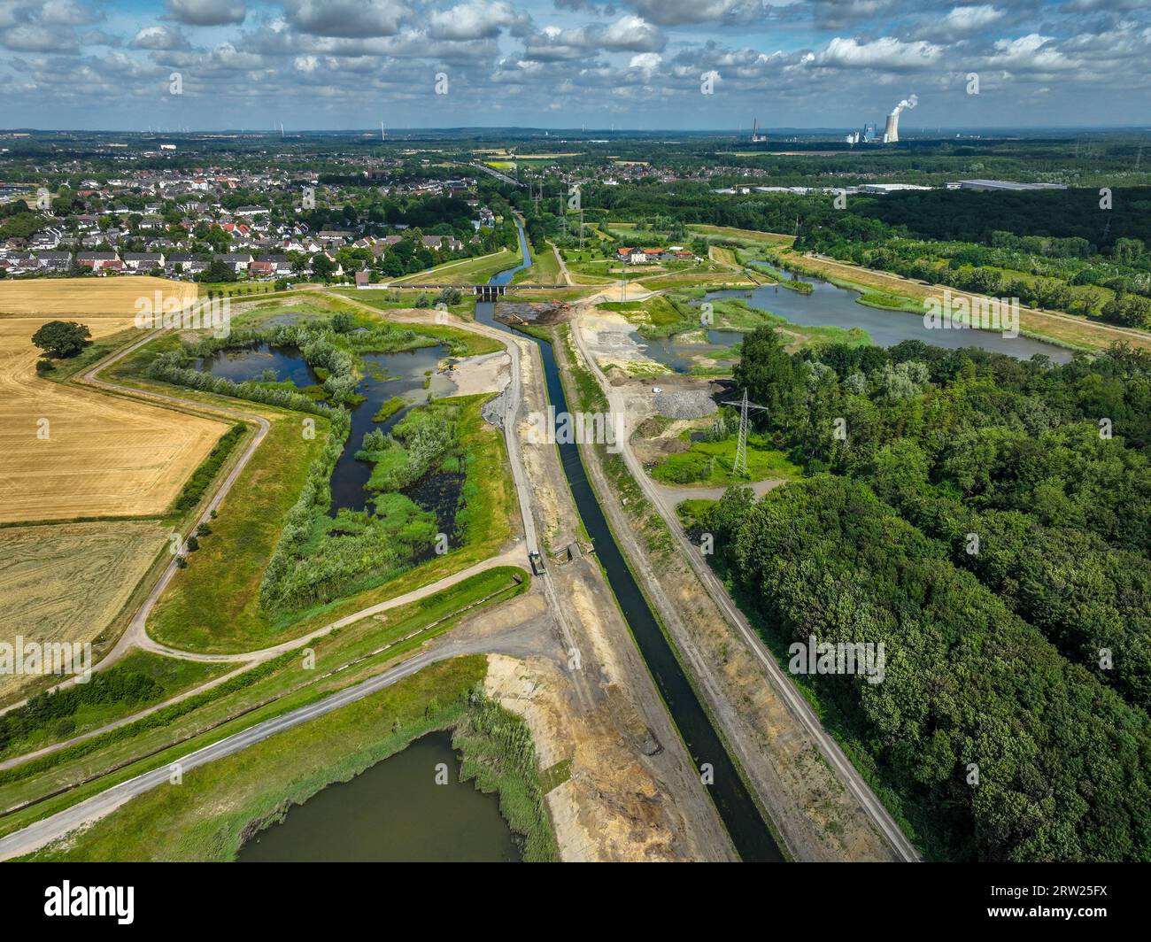 06.07.2023, Germania, Renania settentrionale-Vestfalia, Dortmund / Castrop-Rauxel - Renaturazione dell'Emscher, bacino di ritenzione delle inondazioni HRB Mengede. Un nuovo floodpl Foto Stock