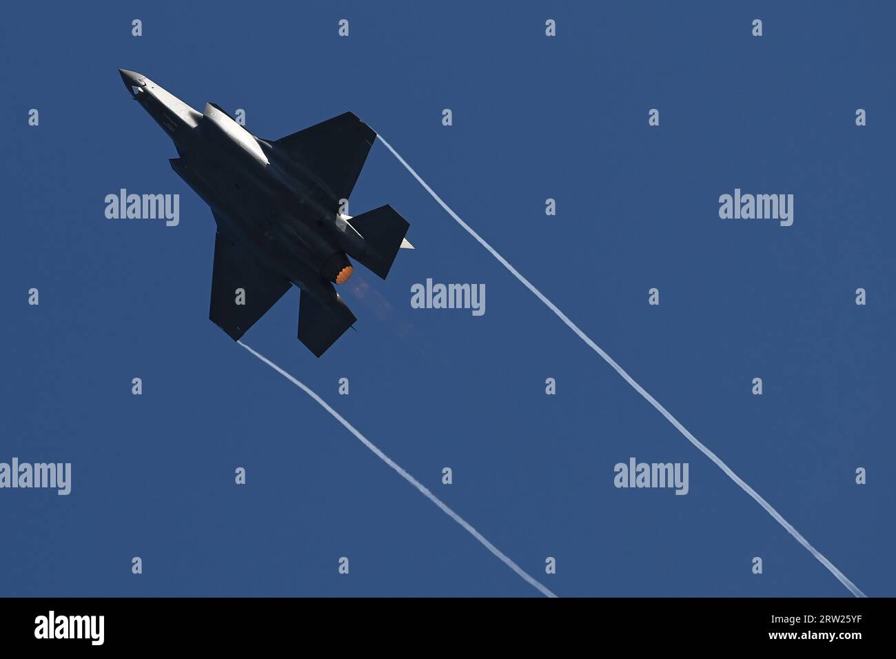 Mosnov, Repubblica Ceca. 16 settembre 2023. Primo giorno dei giorni NATO a Ostrava e Czech Air Force Days, il più grande evento di sicurezza in Europa all'aeroporto di Mosnov, Repubblica Ceca, 16 settembre 2023. Nella foto il team dimostrativo F-35A (U.S. Air Force, USA). Crediti: Jaroslav Ozana/CTK Photo/Alamy Live News Foto Stock