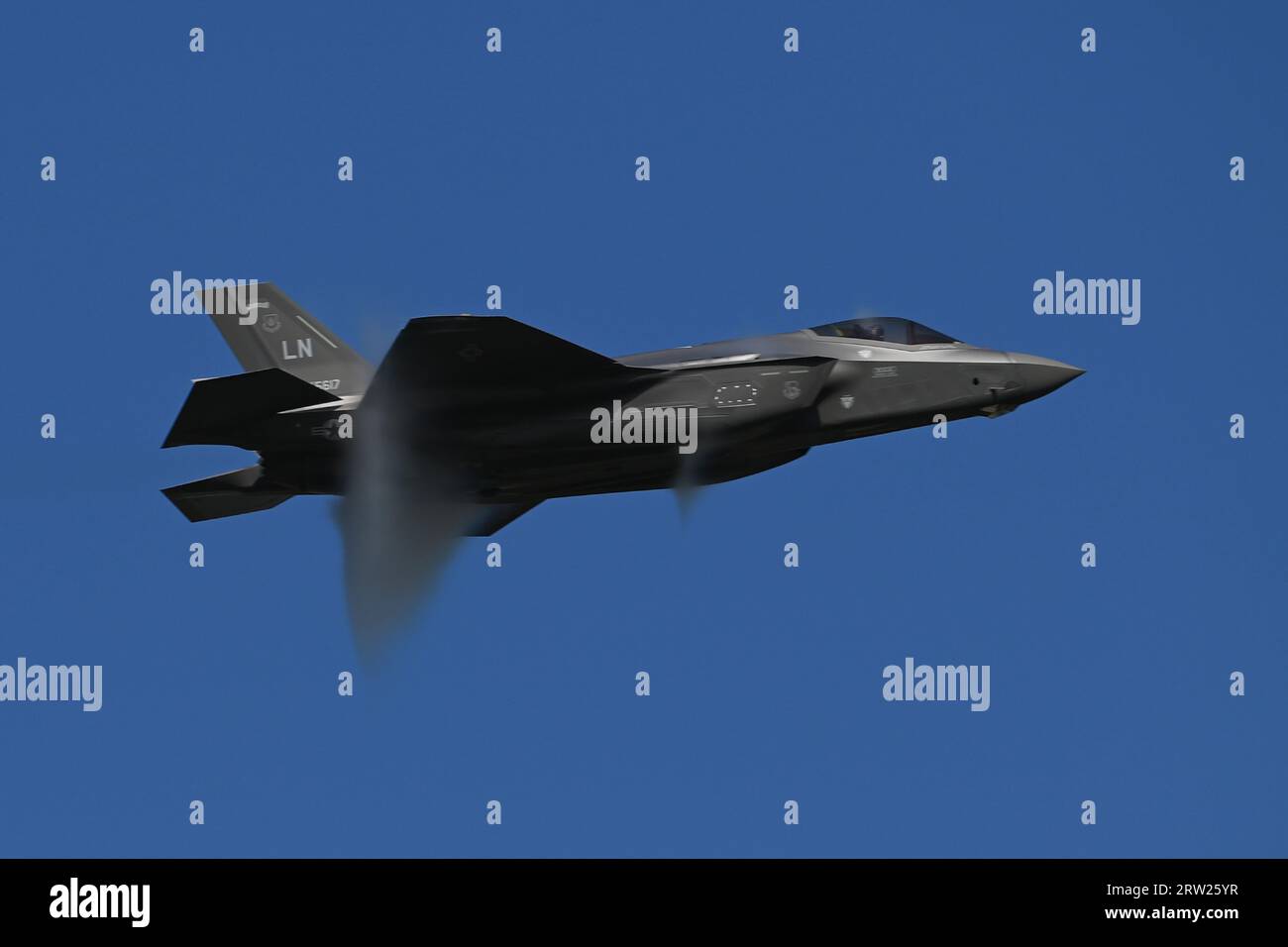 Mosnov, Repubblica Ceca. 16 settembre 2023. Primo giorno dei giorni NATO a Ostrava e Czech Air Force Days, il più grande evento di sicurezza in Europa all'aeroporto di Mosnov, Repubblica Ceca, 16 settembre 2023. Nella foto il team dimostrativo F-35A (U.S. Air Force, USA). Crediti: Jaroslav Ozana/CTK Photo/Alamy Live News Foto Stock