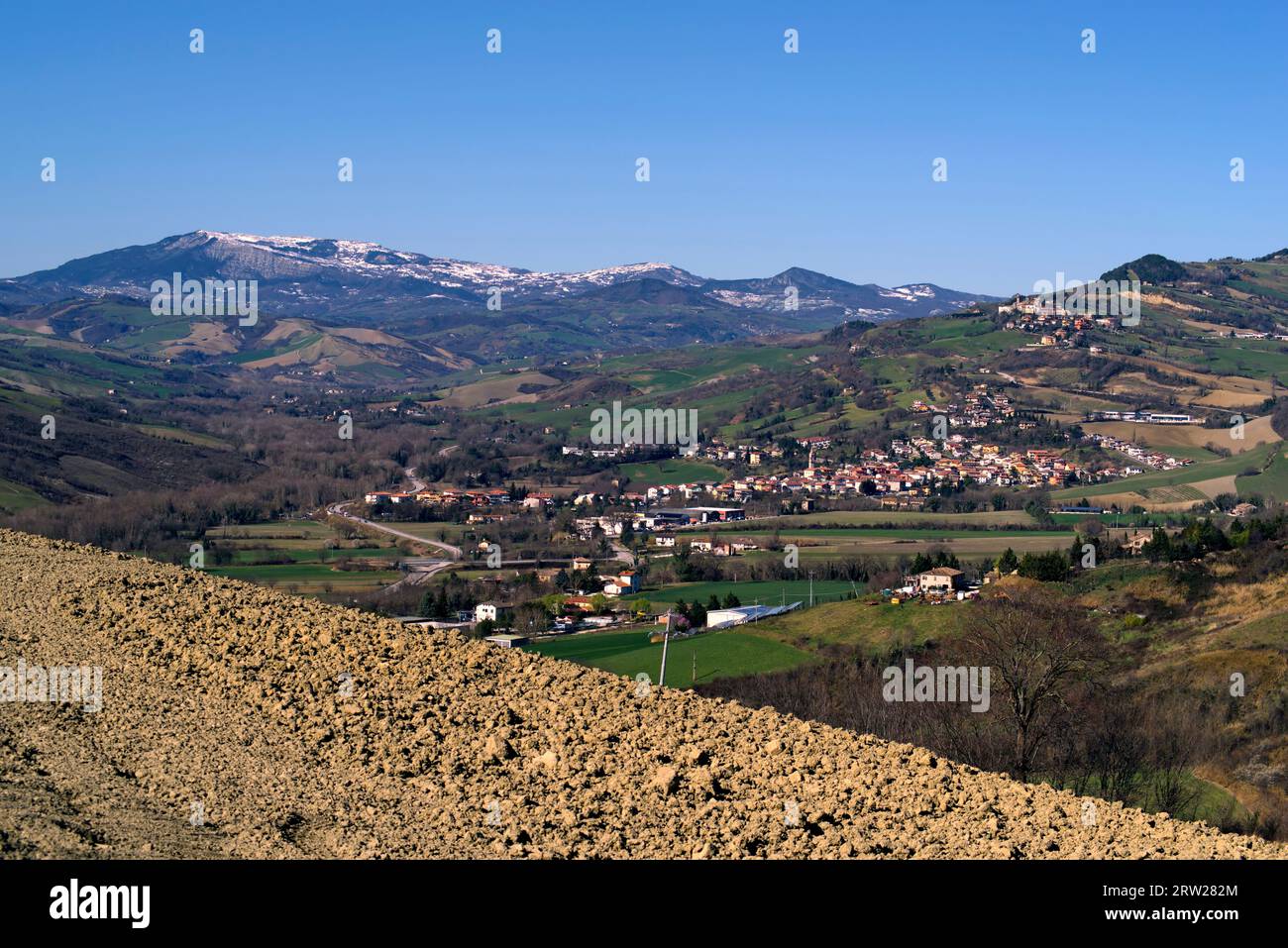 il paese di Casinina nelle colline del Montefeltro Foto Stock