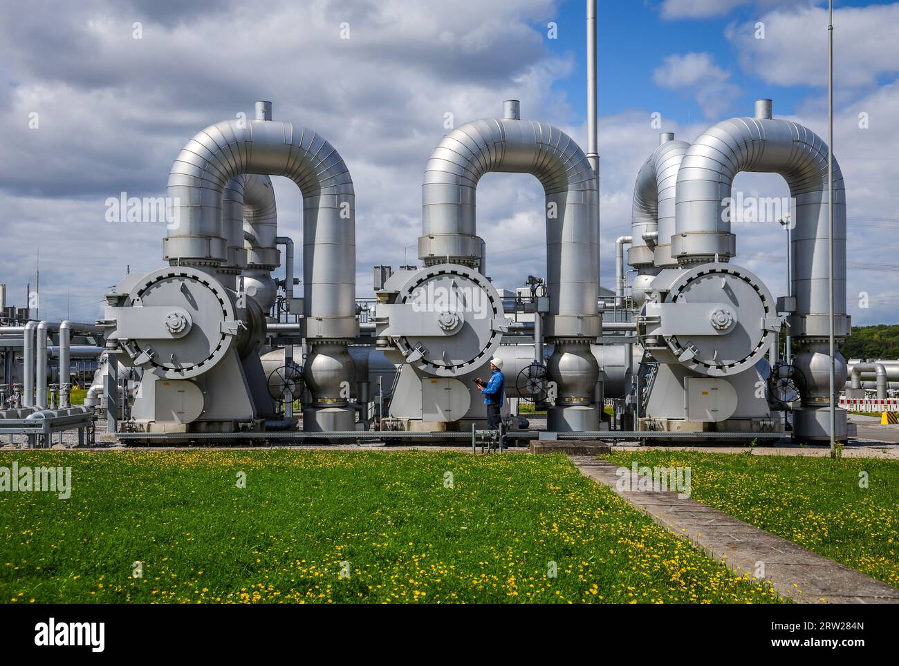 07.08.2023, Germania, Renania settentrionale-Vestfalia, Werne - stazione di compressione per gas naturale e in futuro anche idrogeno. Con la sua linea di formazione H2, Open G Foto Stock