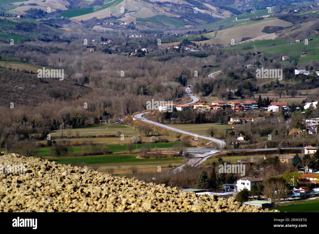il paese di Casinina nelle colline del Montefeltro Foto Stock