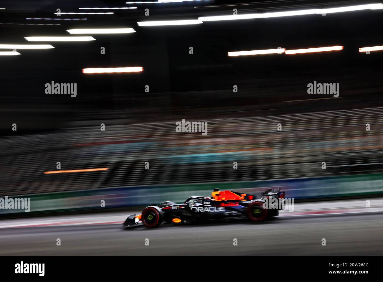 Singapore, Singapore. 16 settembre 2023. Max Verstappen (NLD) Red Bull Racing RB19. Formula 1 World Championship, Rd 16, Gran Premio di Singapore, sabato 16 settembre 2023. Circuito di Marina Bay Street, Singapore. 16.09.2023. Campionato del mondo di formula 1, Rd 16, Gran Premio di Singapore, circuito di Marina Bay Street, Singapore, giorno di qualificazione. Il credito fotografico dovrebbe essere: XPB/Press Association Images. Credito: XPB Images Ltd/Alamy Live News Foto Stock