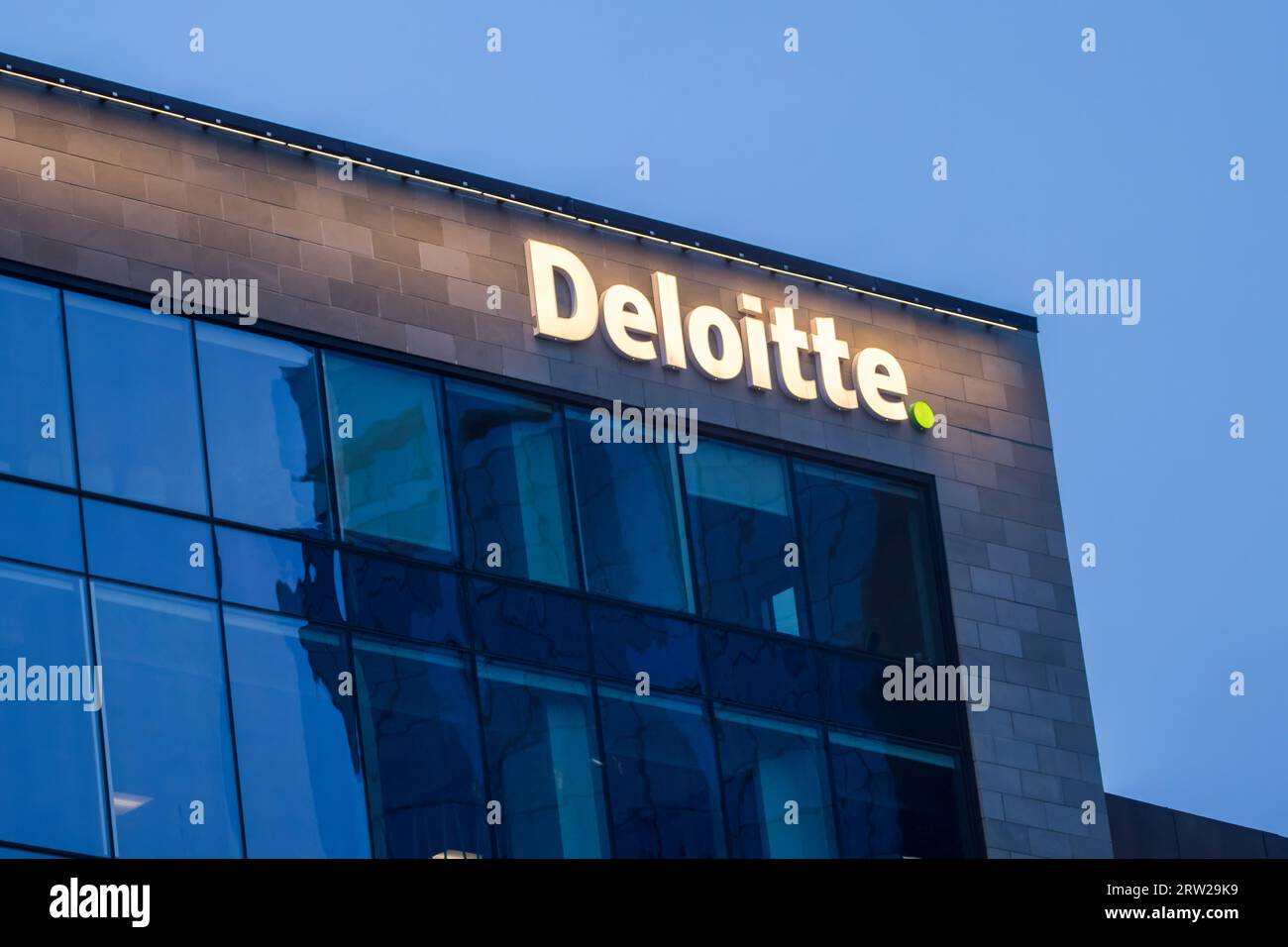 Banner Deloitte Touche Tohmatsu Limited. La rete di servizi professionali e le società di contabilità britanniche offrono audit, Risk and Financial Advisory, ecc. Foto Stock