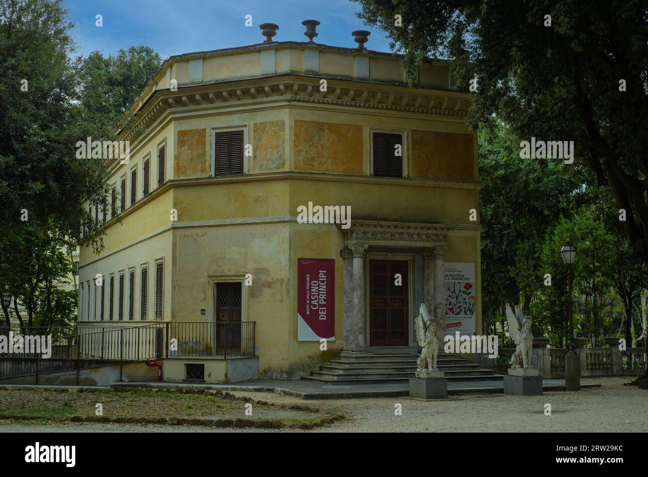 Museo e biblioteca della Scuola Romana, Casino dei principi, Villa Torlonia Park, Italia Roma Foto Stock