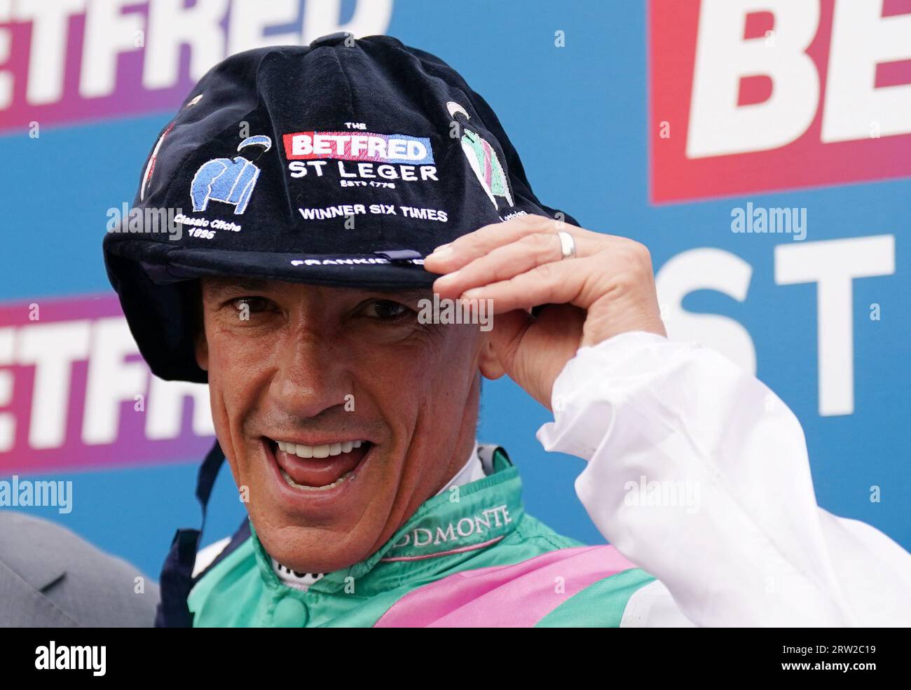 Frankie Dettori dopo le Stakes di Betfred St Leger durante il Betfred St Leger Festival all'ippodromo di Doncaster. Data immagine: Sabato 16 settembre 2023. Foto Stock