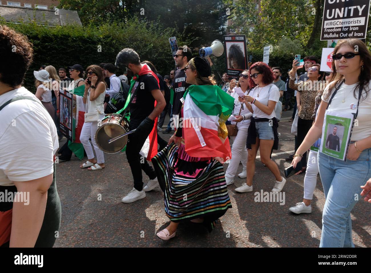 Londra, Regno Unito. 16 settembre 2023. In occasione dell'anniversario della morte di Mahsa Amini, la gente marcia per mostrare solidarietà al popolo iraniano Laura Gaggero/Alamy Live News. Foto Stock