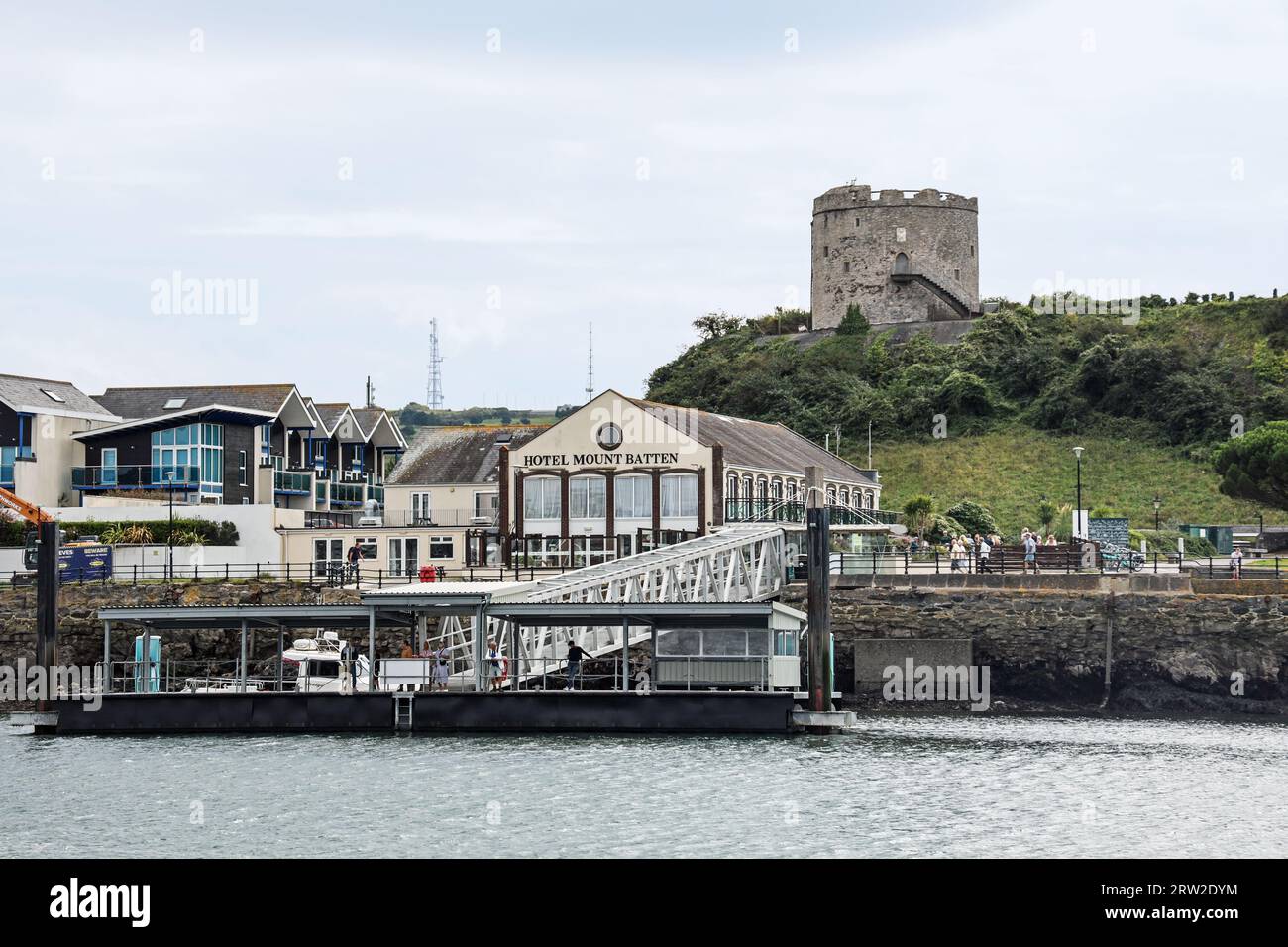 La storica Mount Batten Artillery Tower, Plymouth Sound. Costruito nel periodo medievale per la difesa del porto di Sutton (Plymouth) attraverso il Catt Foto Stock