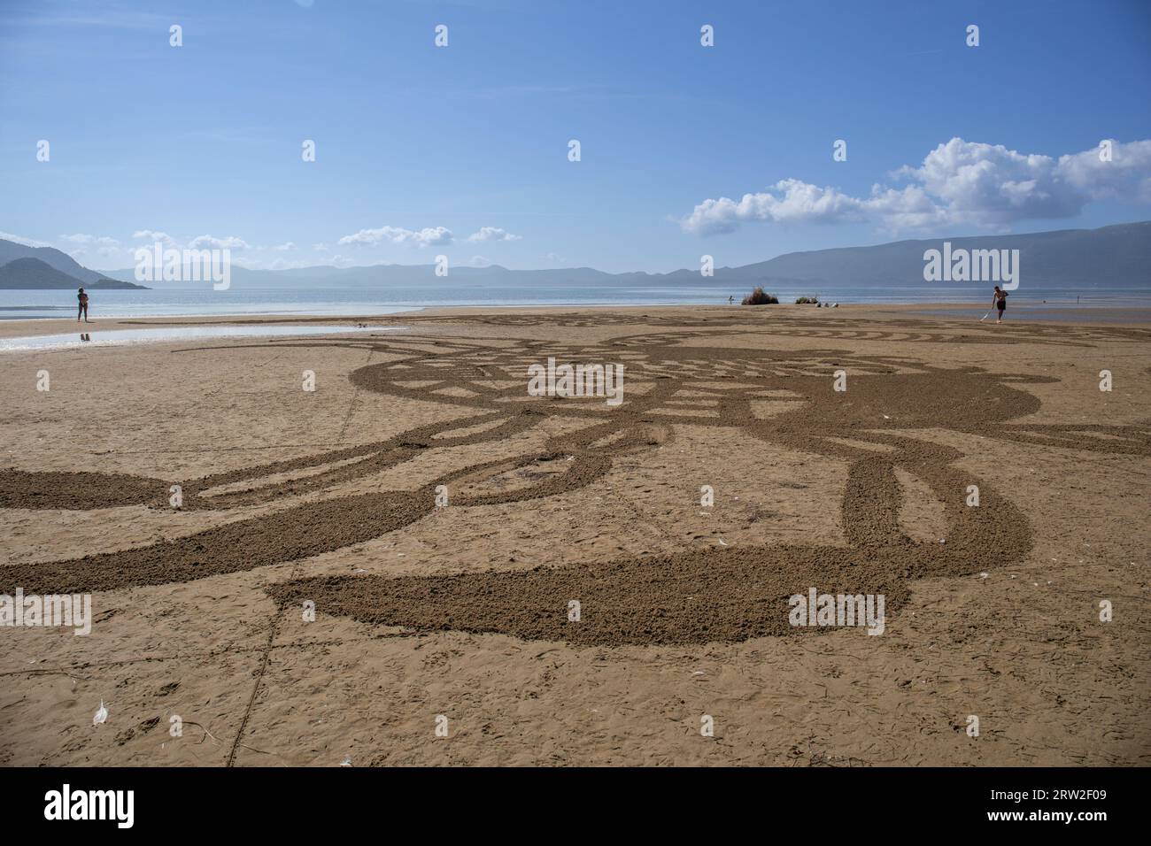 Dubrovnik, Croazia. 16 settembre 2023. Il terzo festival Sand Art Neretva si è tenuto a Ploce, in Croazia, il 16 settembre 2023. Per il terzo anno consecutivo, alla confluenza del meraviglioso fiume Neretva con il Mare Adriatico, un festival unico riunisce artisti croati nel campo delle belle arti visive e dello spettacolo. Foto: Grgo Jelavic/PIXSELL credito: Pixsell/Alamy Live News Foto Stock