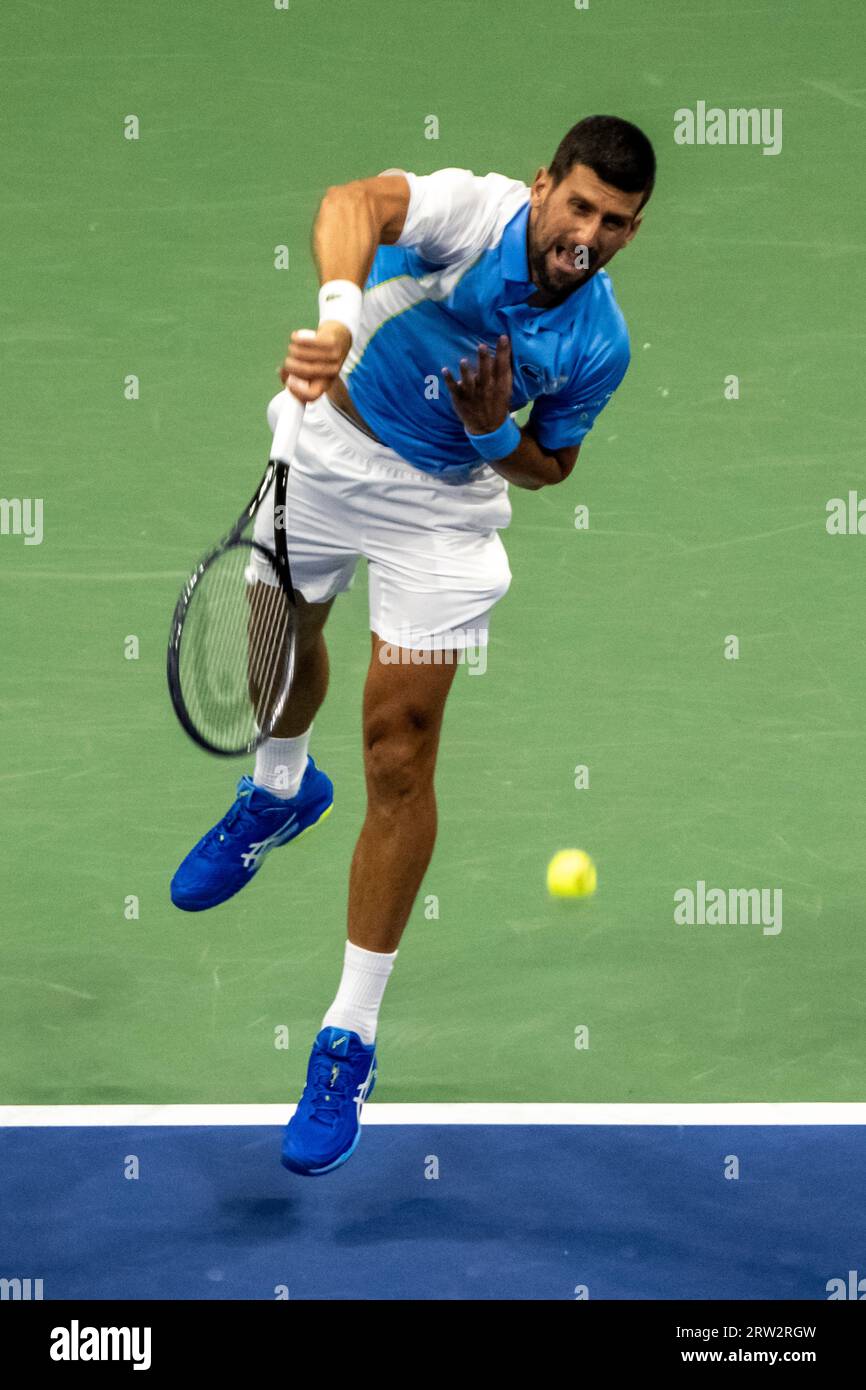 Novak Djokovic (SBR) gareggia nelle semifinali del singolo maschile agli US Open Tennis 2023 Foto Stock