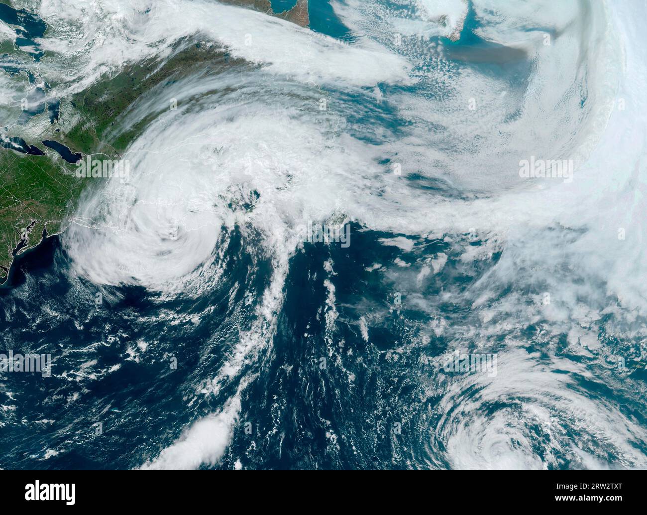 Miami, Stati Uniti. 16 settembre 2023. Immagine satellitare NOAA GEOS-East che mostra il ciclone post-tropicale Lee lashing Maine e parti del New England mentre la tempesta indebolita si prepara a sbarcare in nuova Scozia, il 16 settembre 2023. Credito: NESDIS/STAR/NOAA/Alamy Live News Foto Stock