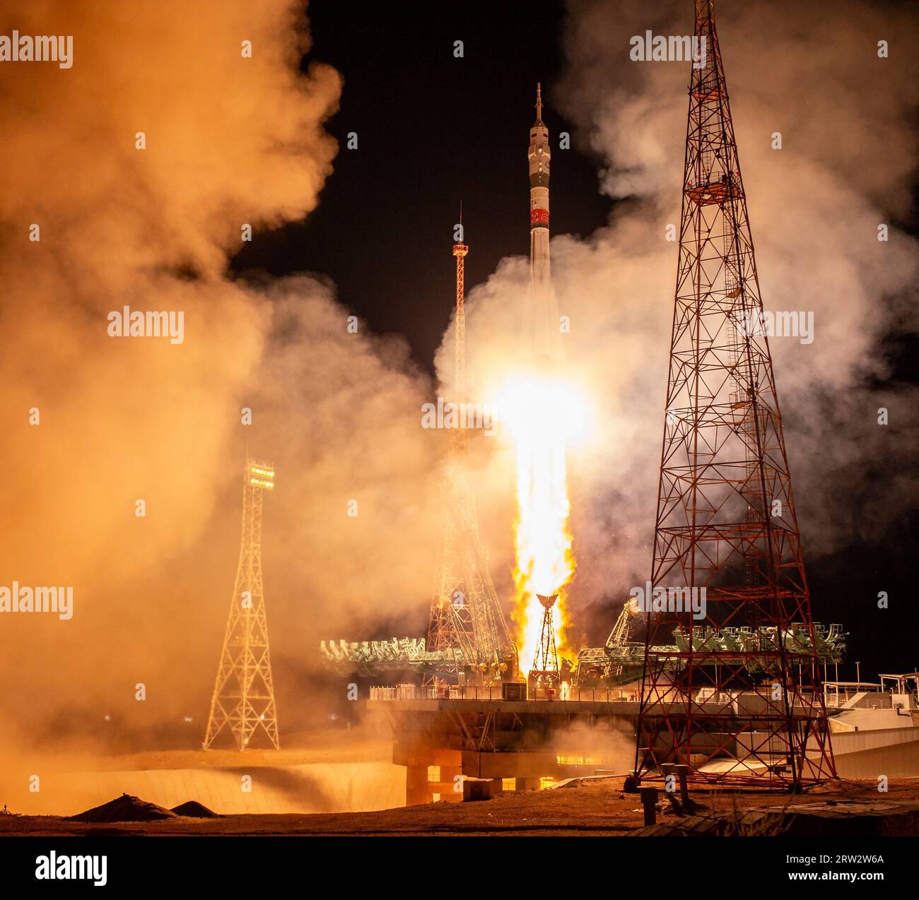 Baikonur, Kazakistan. 15 settembre 2023. La navicella spaziale russa Soyuz MS-24 vola verso la stazione spaziale Internazionale dal cosmodromo di Baikonur, il 15 settembre 2023 a Baikonur, Kazakistan. I membri dell'equipaggio della spedizione 70, l'astronauta Loral o'Hara della NASA, i cosmonauti Oleg Kononenko e Nikolai Chub di Roscosmos si dirigono verso il laboratorio orbitante. Credito: Bill Ingalls/NASA/Alamy Live News Foto Stock