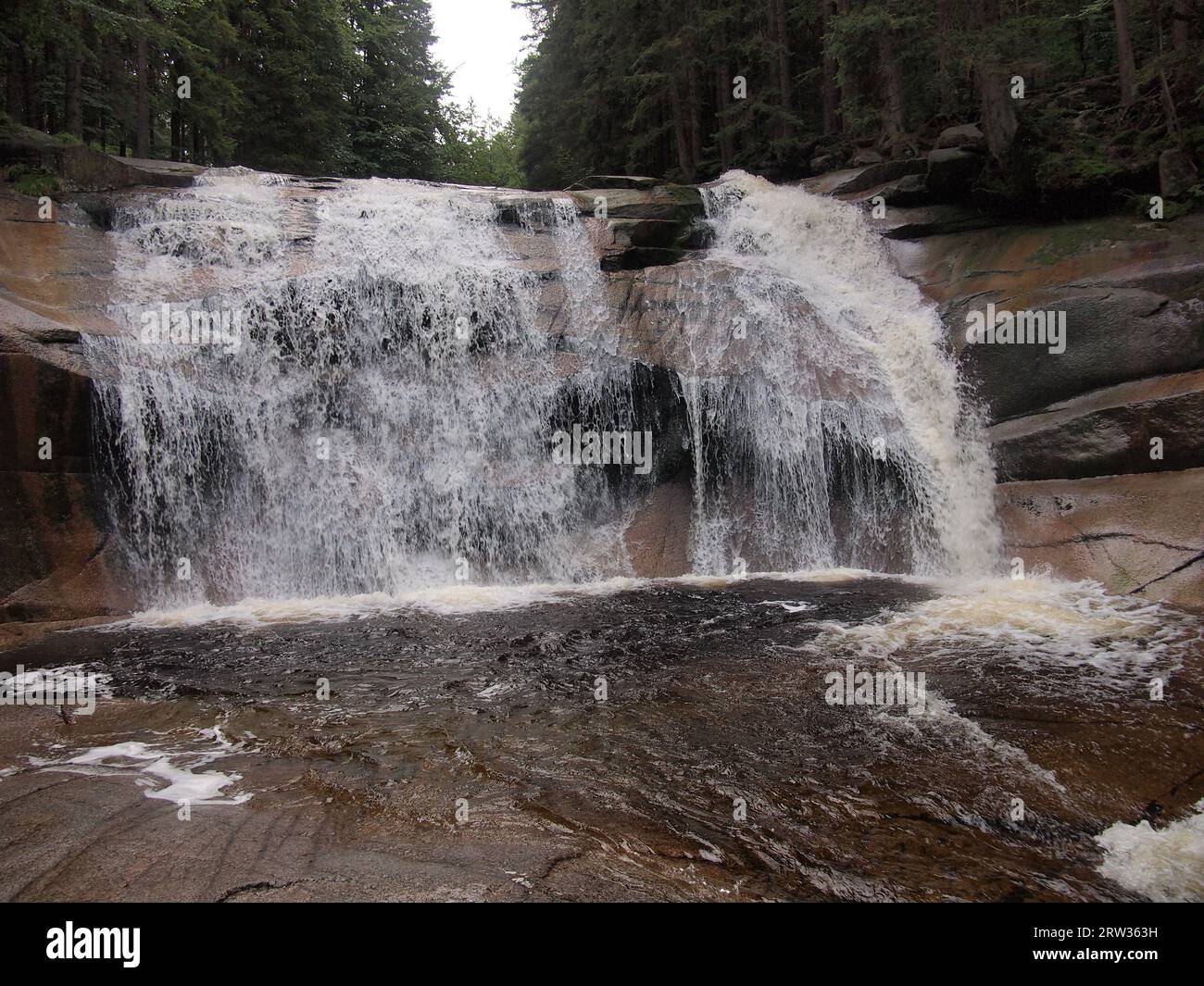 Cascata di Mumlava (Parco Nazionale di Krkonoše, Harrachov, distretto di Jablonec nad Nisou, regione di Liberec, Repubblica Ceca) Foto Stock