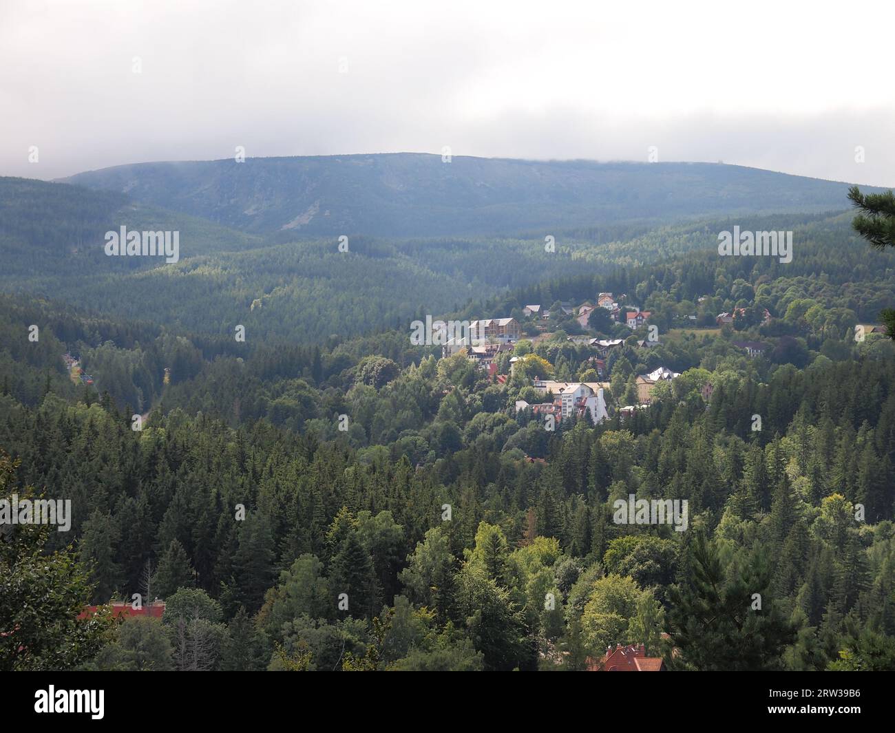 Vista da Karpatka (Karpacz, contea di Karkonosze, voivodato della bassa Slesia, Repubblica di Polonia) Foto Stock