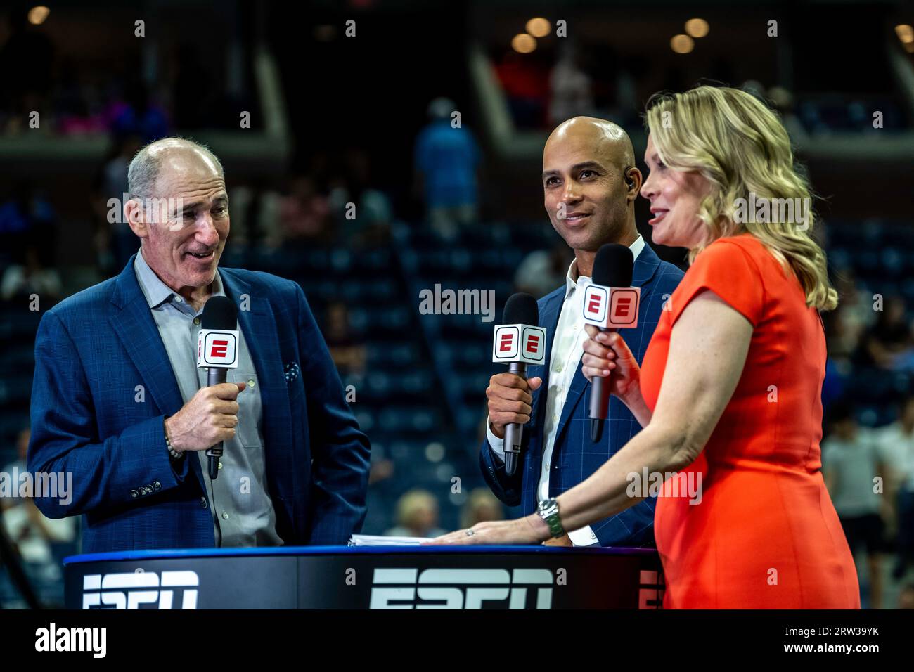 Brad Gilbert, James Blake e Rennae Stubbs, commentatori di tennis ESPN agli US Open Tennis Championships 2023. Foto Stock