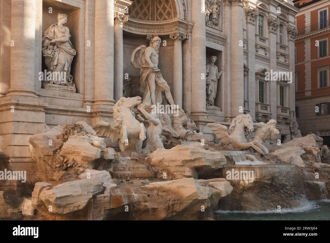 L'iconica Fontana di Trevi barocca del XVIII secolo a Roma, Italia. Foto Stock