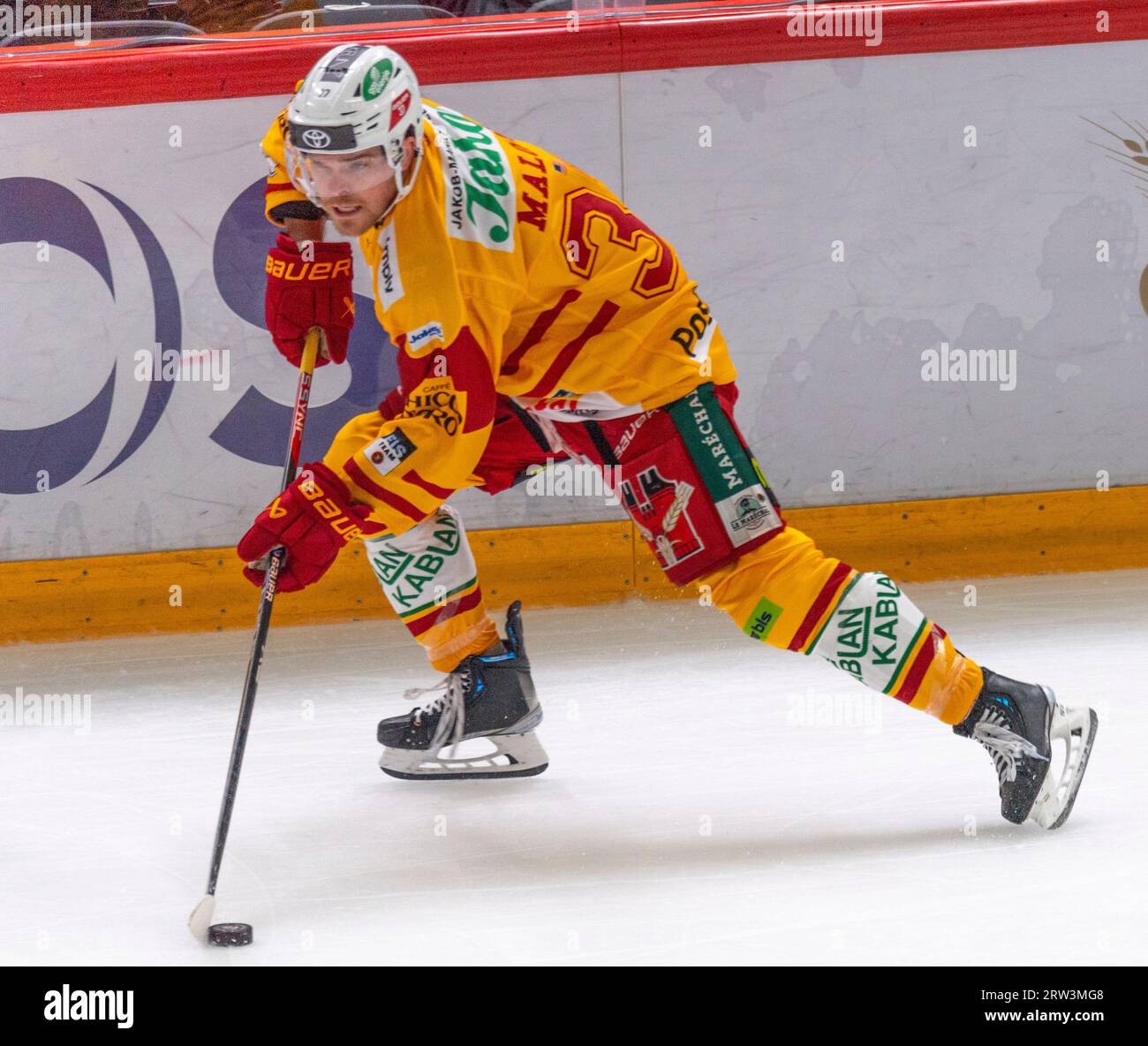 Losanna, Svizzera. 9 giugno 2023. Sean Malone (Attack) degli SCL Tigers (37) è in azione durante la partita del terzo giorno della Swiss National League 203-2024 si è svolta alla Vaudoise Arena di Losanna tra Losanna HC e SCL Tigers. (Foto di: Eric Dubost/Sipa USA) credito: SIPA USA/Alamy Live News Foto Stock