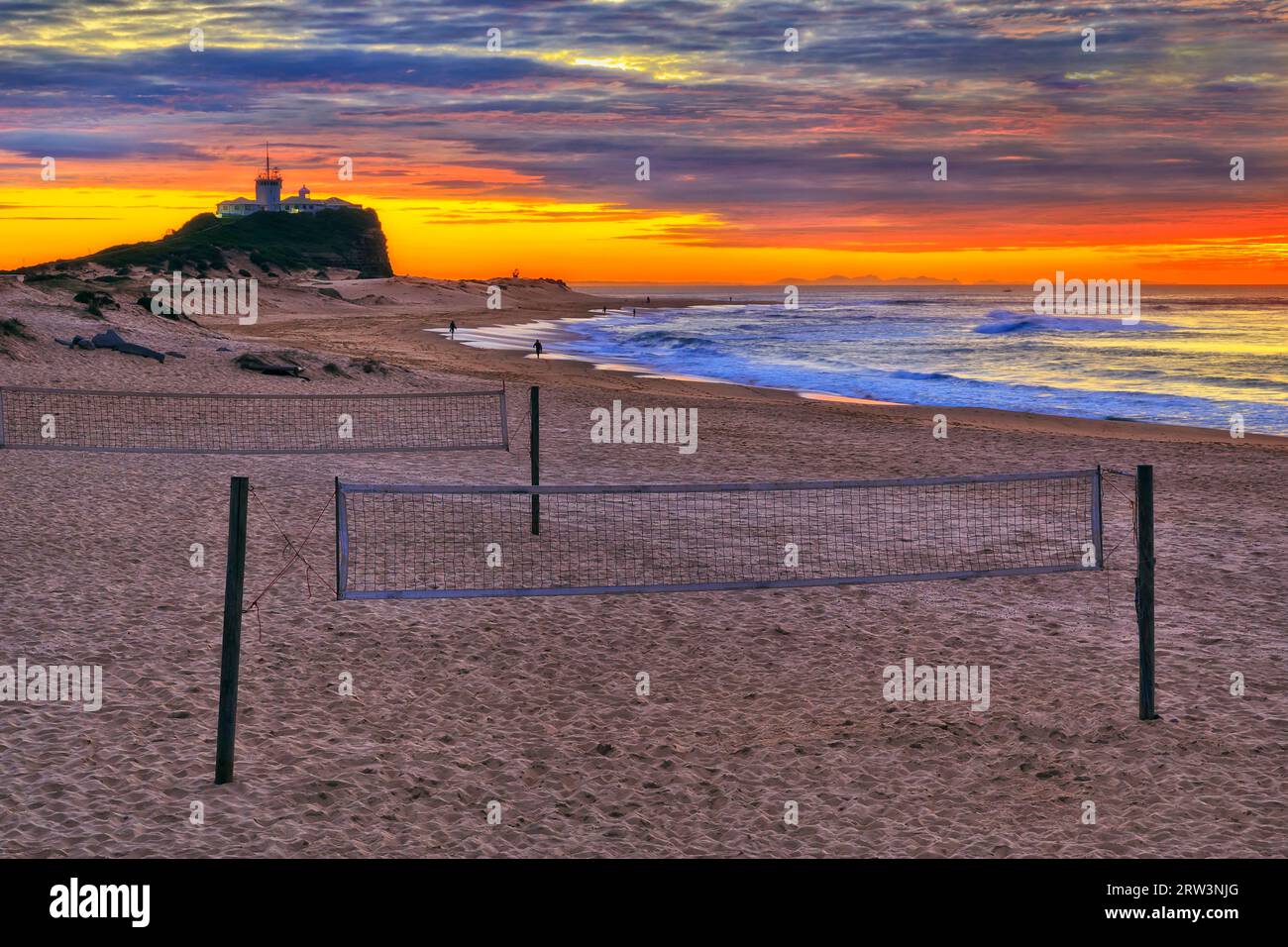 Attività ricreative sportive e campi da Beach volley a Nobbys Head di Newcastle, Australia. Foto Stock