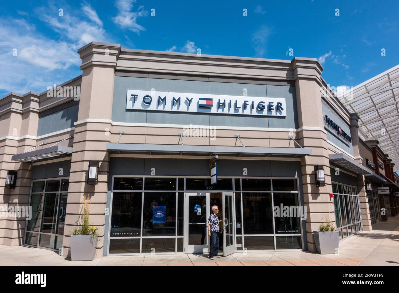 Tommy Hilfiger, negozio outlet di abbigliamento firmato Foto Stock