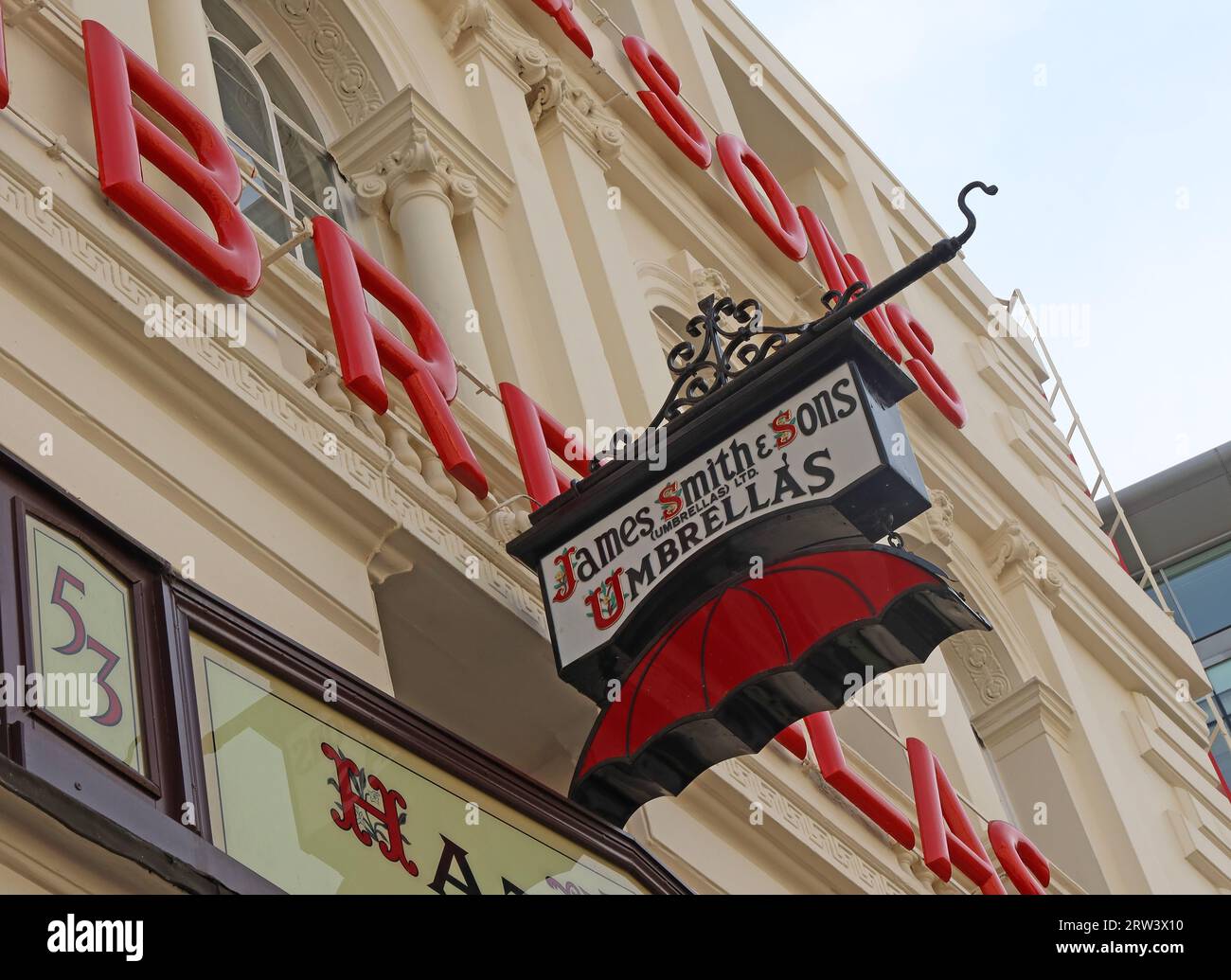 James Smith & Sons umbrellas, fondata nel 1830, Hazelwood House, 53 New Oxford St, London, WC1A 1BL Foto Stock