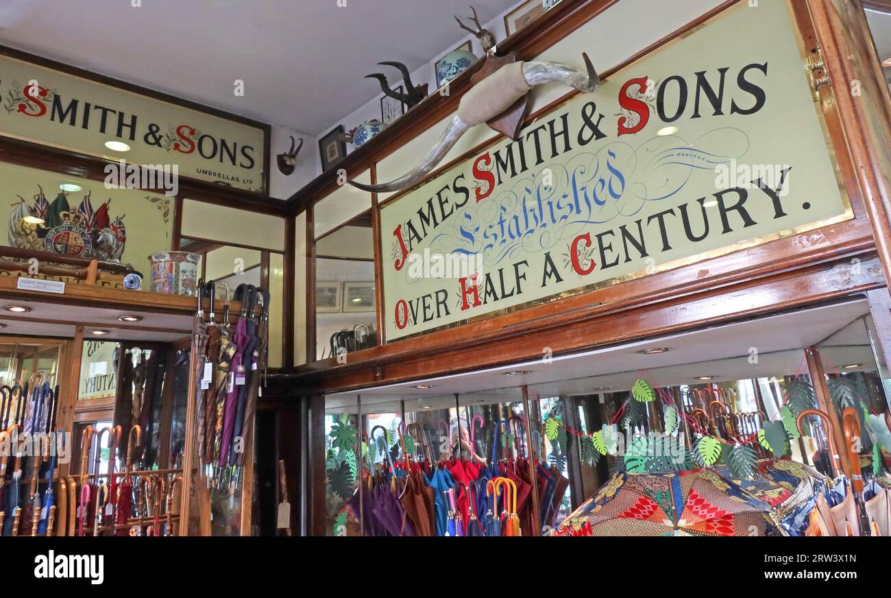 James Smith & Sons umbrellas, fondata nel 1830, Hazelwood House, 53 New Oxford St, London, WC1A 1BL Foto Stock