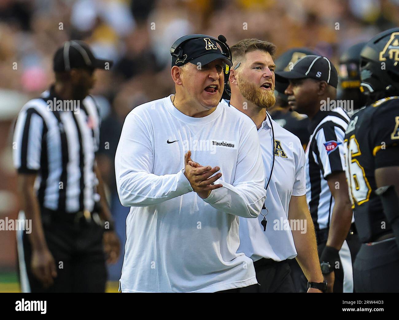 16 settembre 2023: Shawn Clark è il capo allenatore di football della App State University. Partita di football NCAA tra la East Carolina University e la Appalachian State University, al Kidd Brewer Stadium, Boone, North Carolina. David Beach/CSM (immagine di credito: © David Beach/Cal Sport Media) Foto Stock