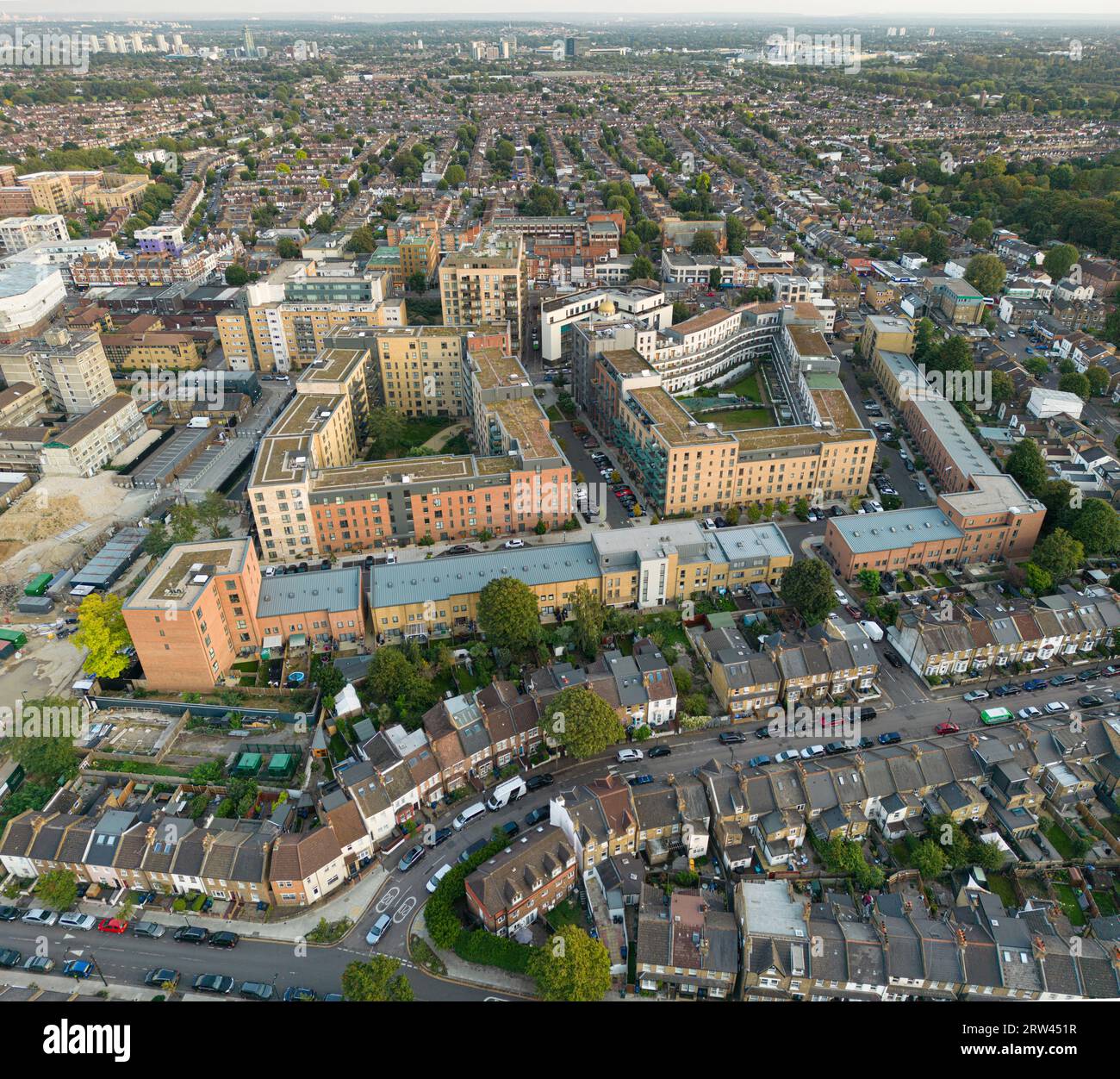 Jigsaw è un nuovo sviluppo residenziale a West Ealing, Londra W13. Jigsaw è il marchio per le nuove case vendute nella tenuta di Green Man Lane Foto Stock