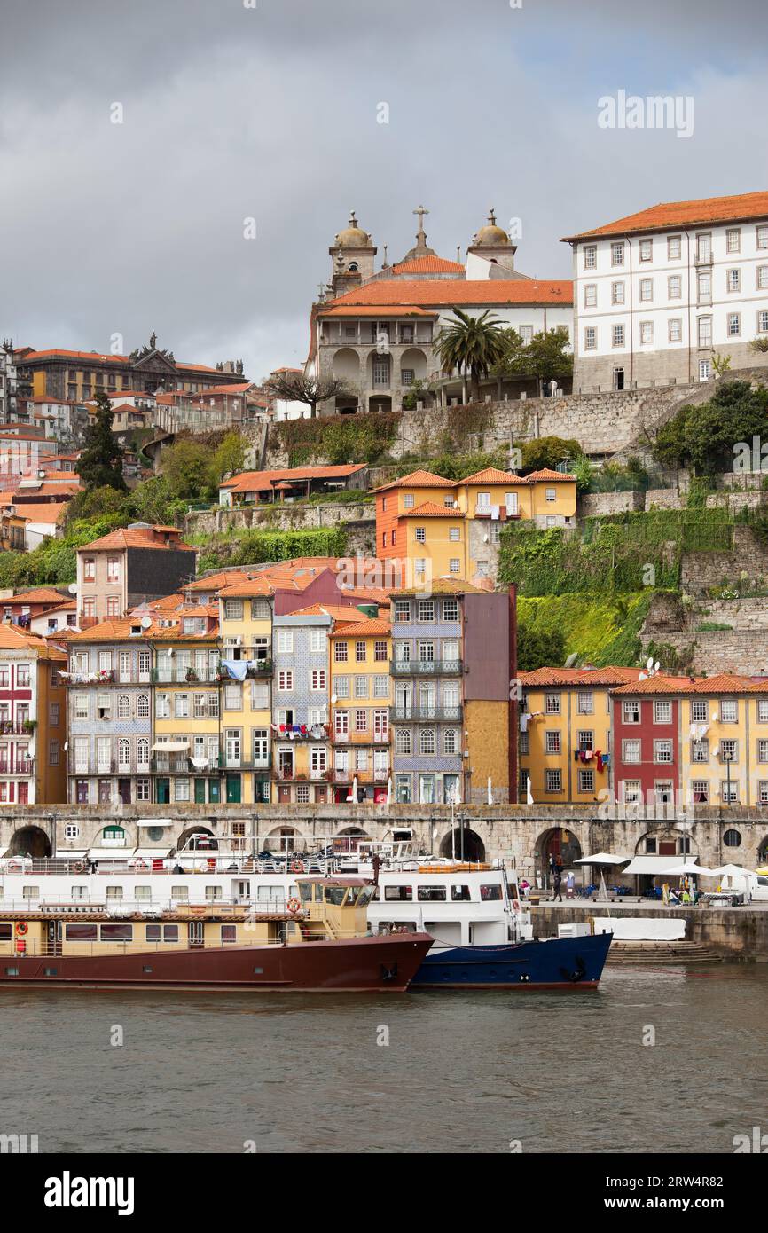 Paesaggio urbano di Porto in Portogallo, centro storico della città Foto Stock