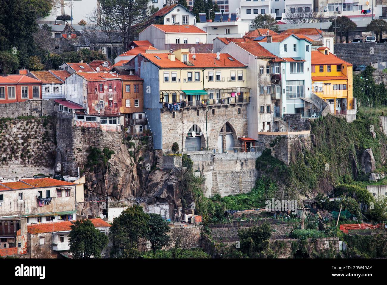 Pittoresche vecchie case nel centro storico di Porto, in Portogallo Foto Stock