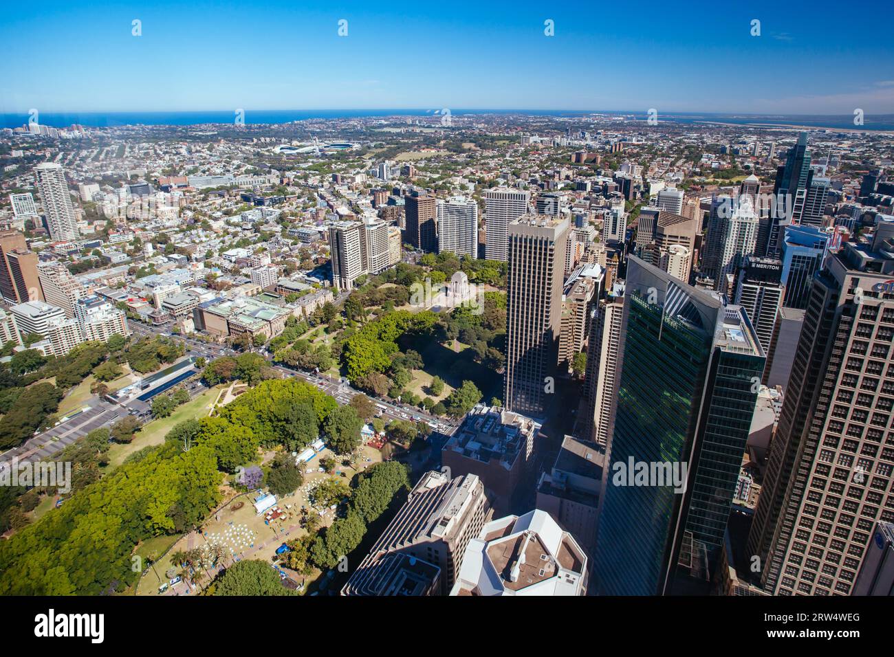 Una vista aerea di Hyde Park, Darlinghurst, Paddington e lo stadio Allianz in una giornata limpida e soleggiata a Sydney, NSW, Australia Foto Stock