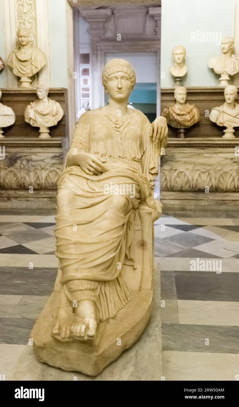 Statua romana di Flavia Giulia Elena, madre di Costantino il grande, II secolo, sala Imperatori, Palazzo nuovo, Musei Capitolini, musei Foto Stock