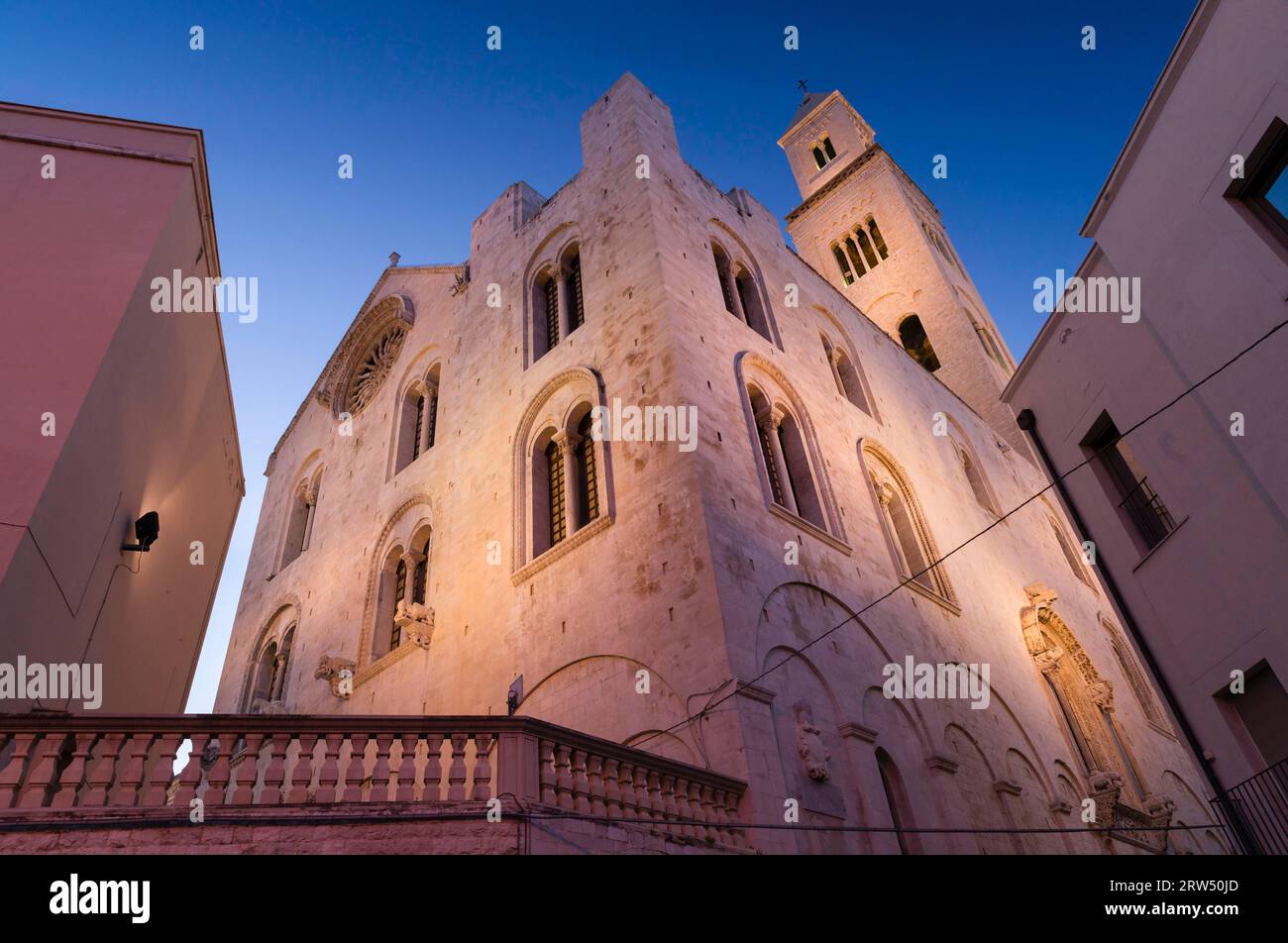 Opera est, destra e sud della Cattedrale di San Sabino al tramonto, costruita tra il 1170 e il 1178, chiese romaniche, normanne, Bari, Puglia, Puglia Foto Stock