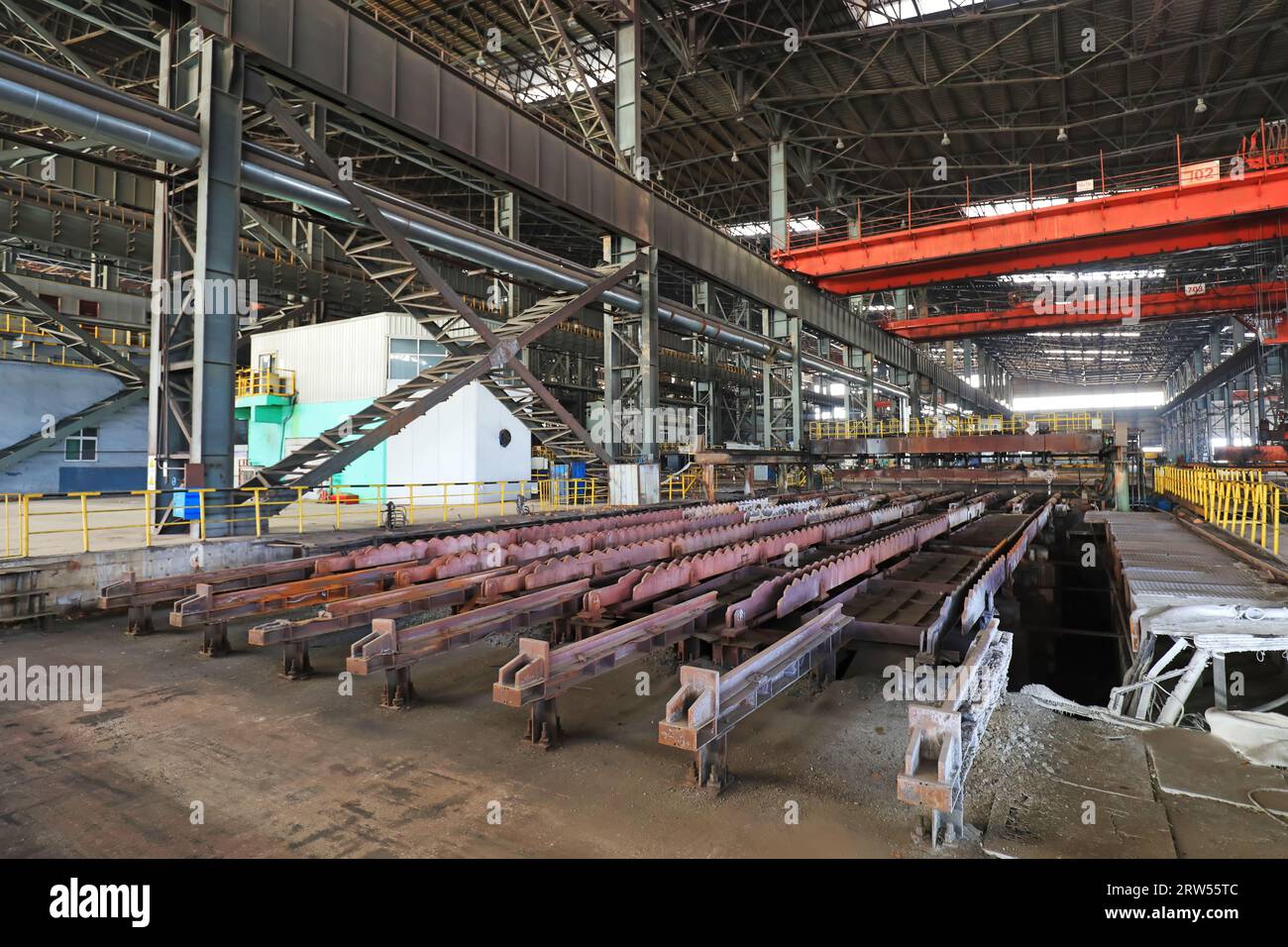 Macchinari e attrezzature per officina di colata continua in una società siderurgica, nel nord della Cina Foto Stock