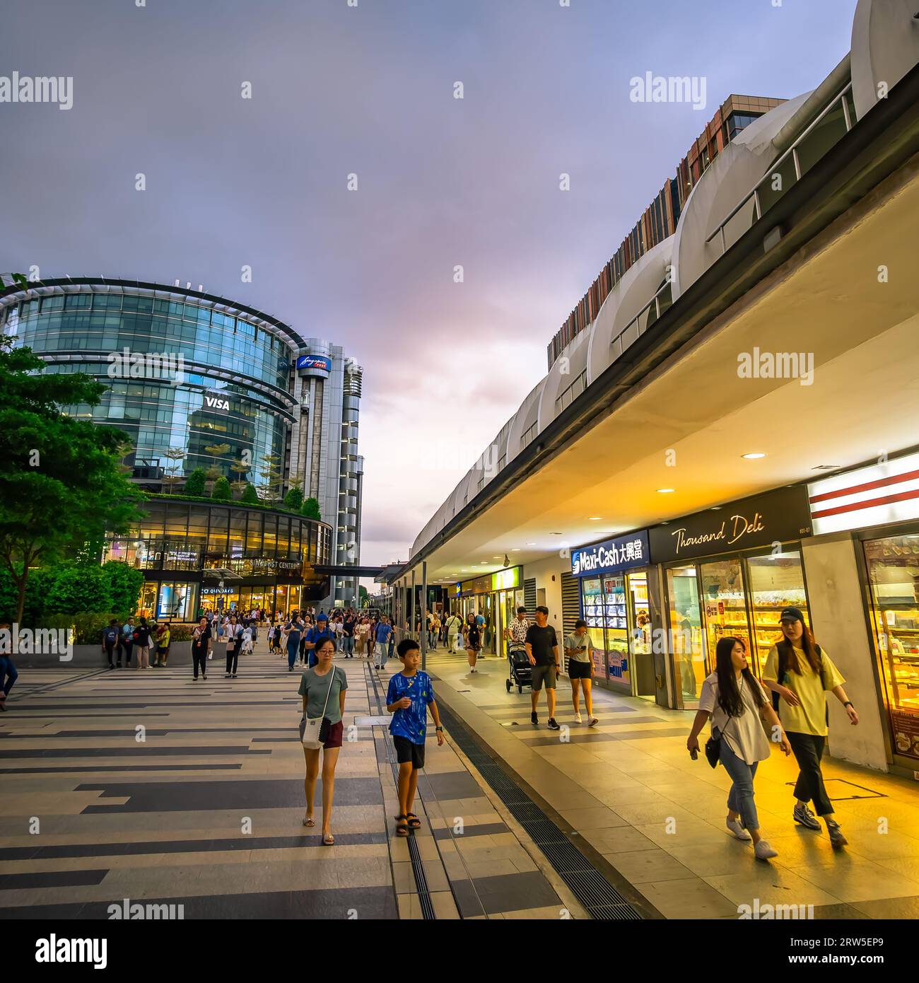 Singpost Centre accanto al quartiere Paya Lebar. Si trova nel quartiere ricco di cultura di Paya Lebar, Singapore. Foto Stock