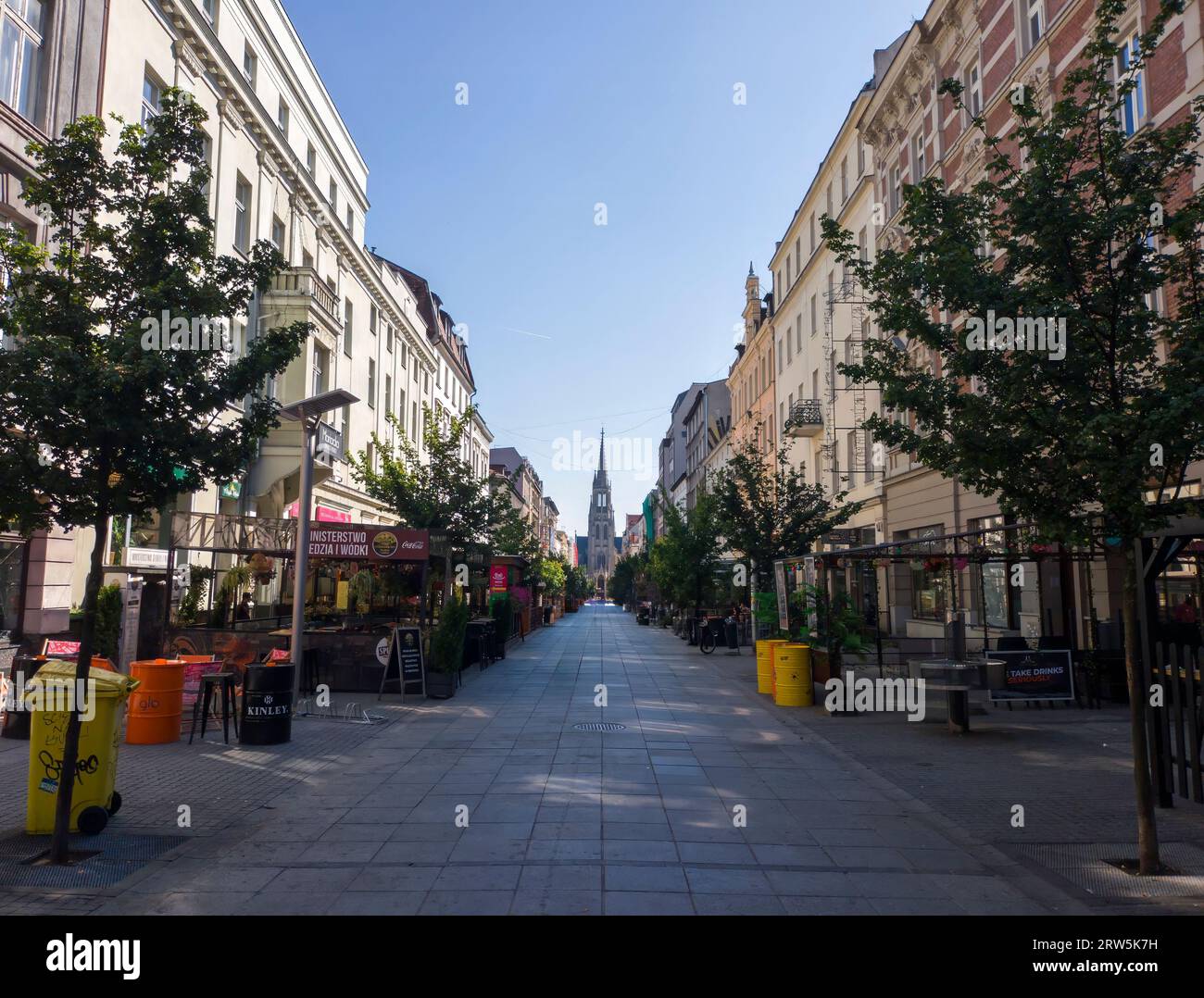 Guardando via Mariacka verso la chiesa di Santa Maria a Katowice, Polonia Foto Stock